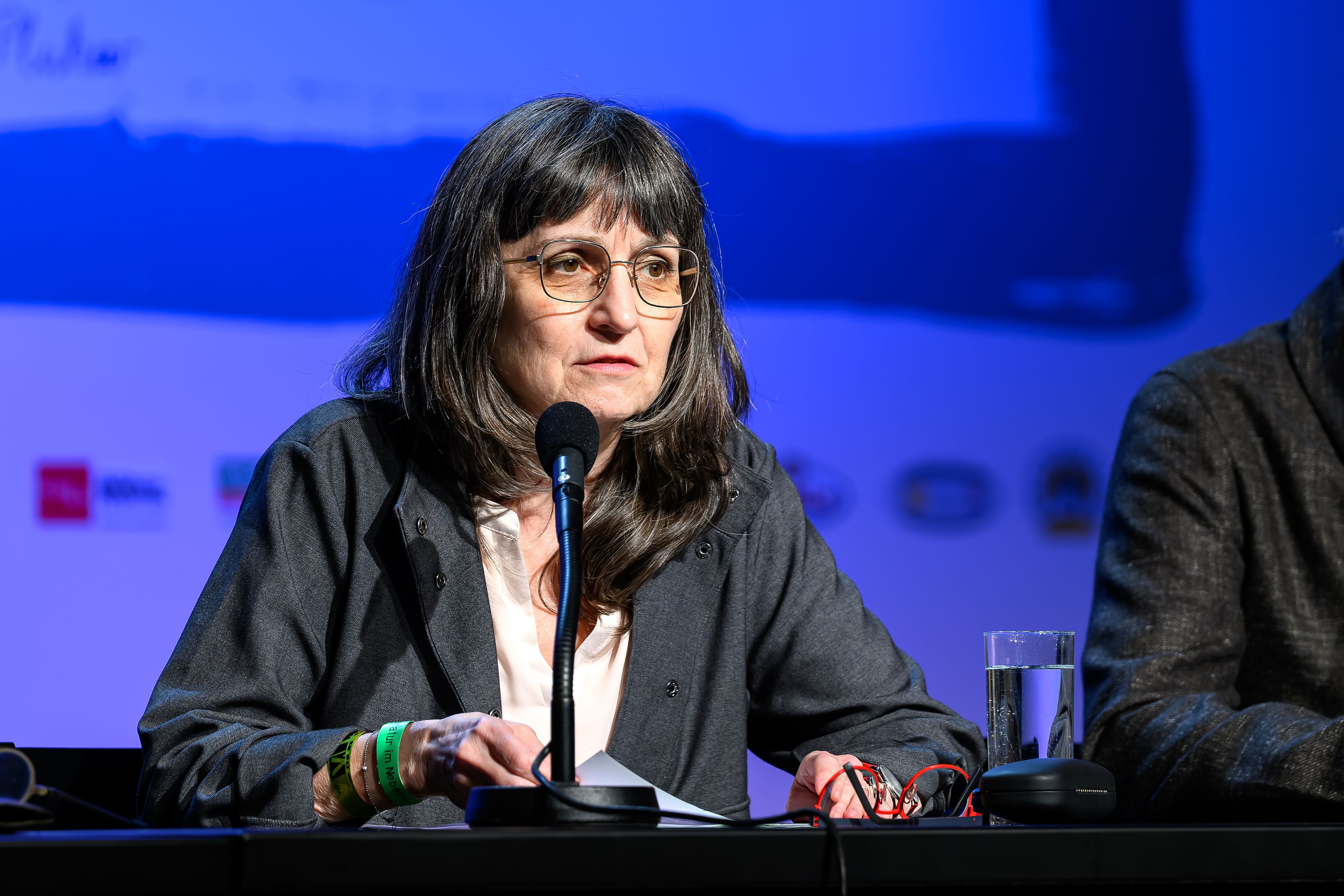 Karin Peschka gilt als einer der eigenständigsten Stimmen der Gegenwartsliteratur und wird nun mit einem Literaturpeis ausgezeichnet. 