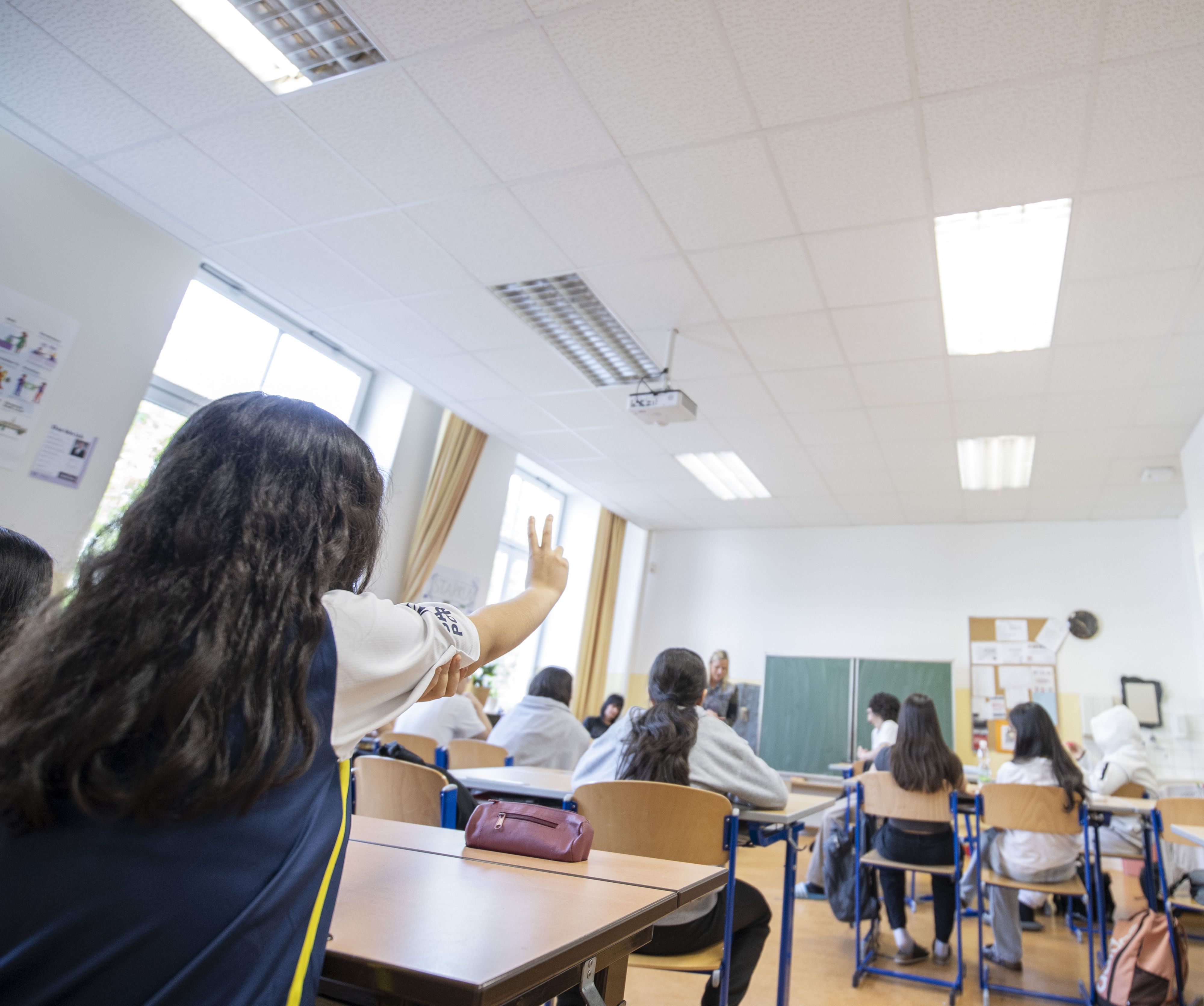 Immer öfter eskaliert die Stimmung im Klassenzimmer - die Gründe liegen oft daheim