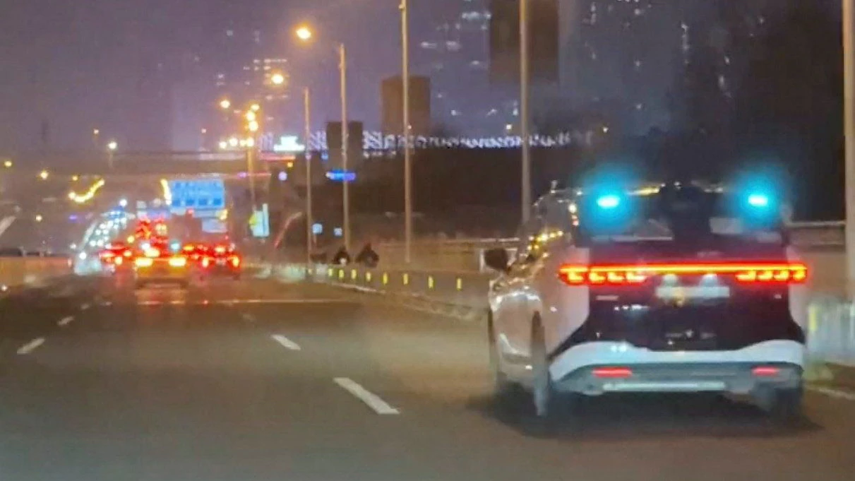 Panne lähmt Robotaxis: Passagiere sitzen fest