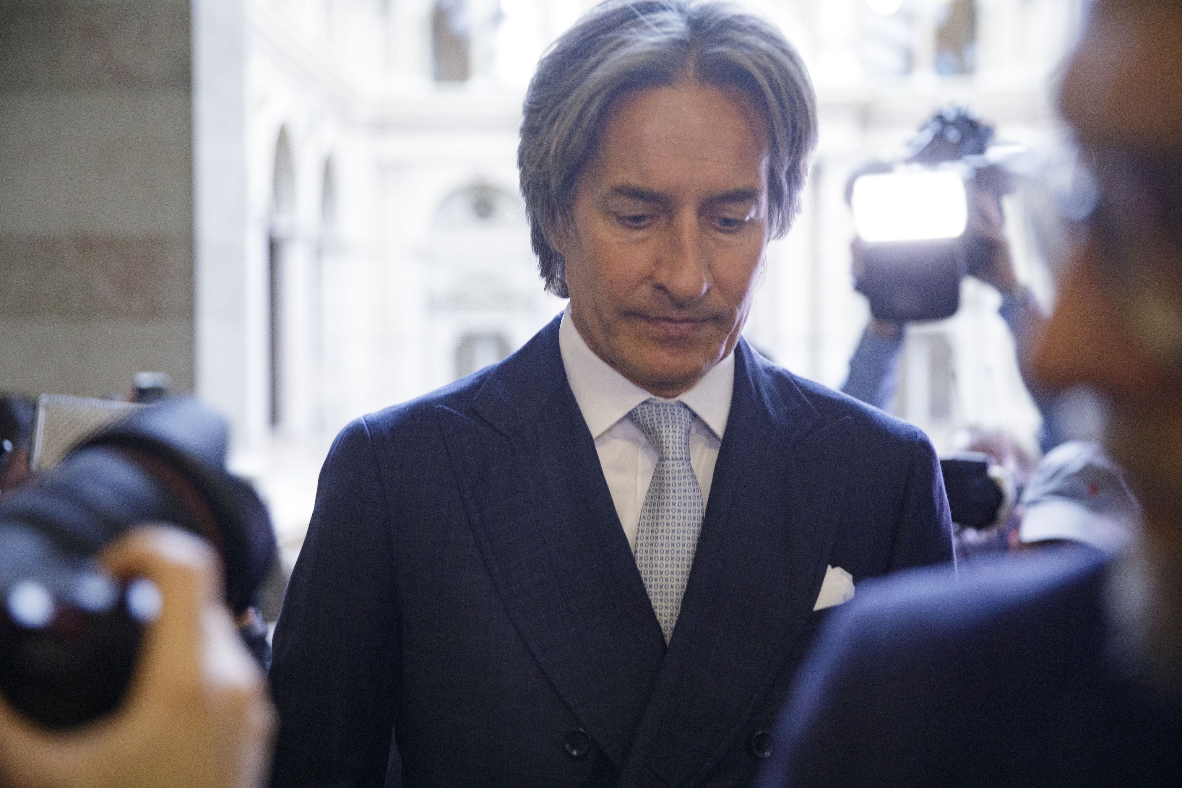 Heute.at - 30 Millionen Schulden! Ex-Minister Grasser vor Gericht