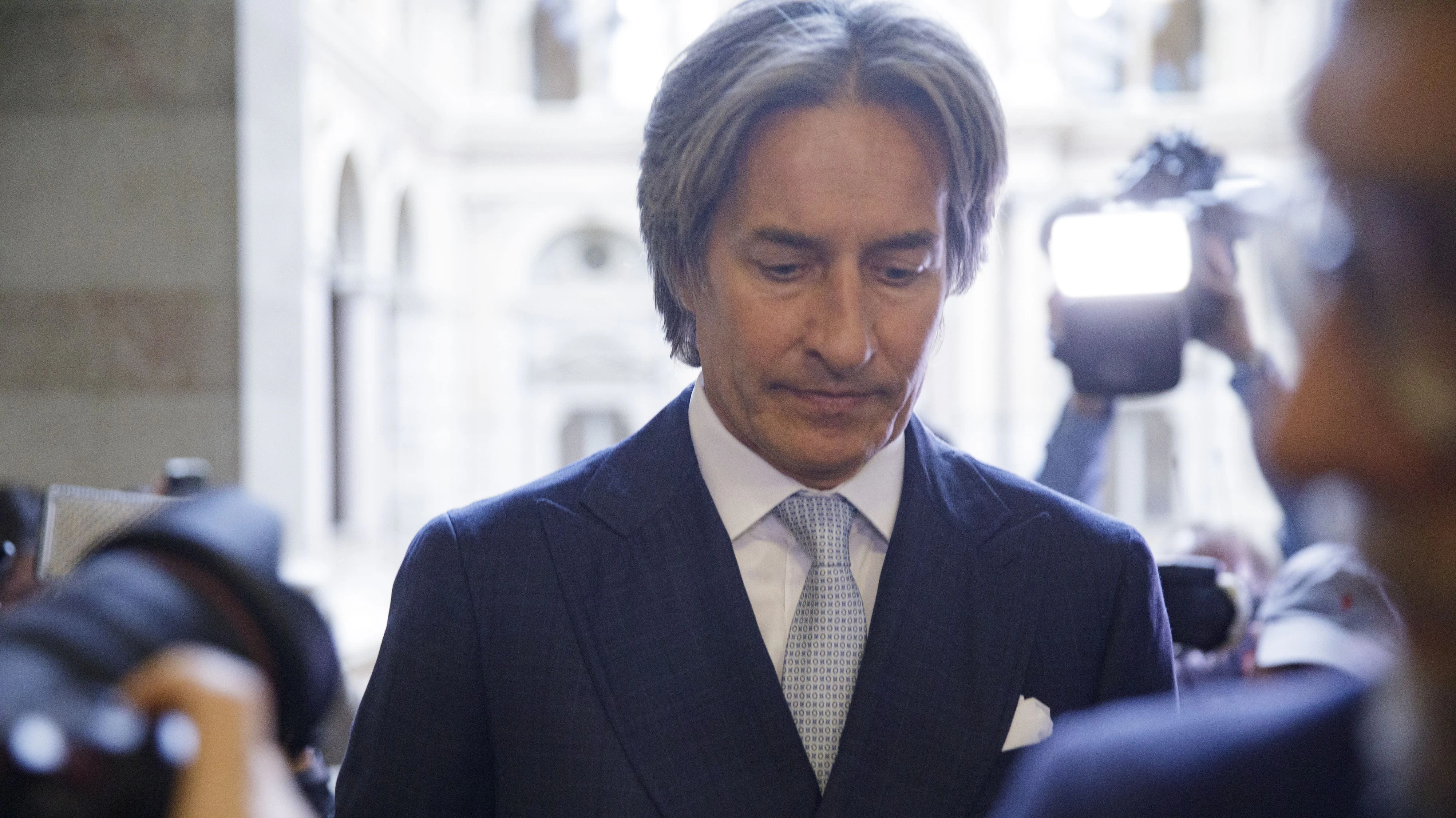 Heute.at - 30 Millionen Schulden! Ex-Minister Grasser vor Gericht