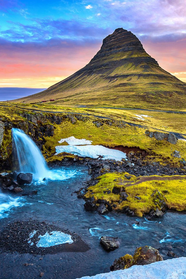 Kirkjufell bei Sonnenaufgang: Landschaftlich hat Island viel zu bieten