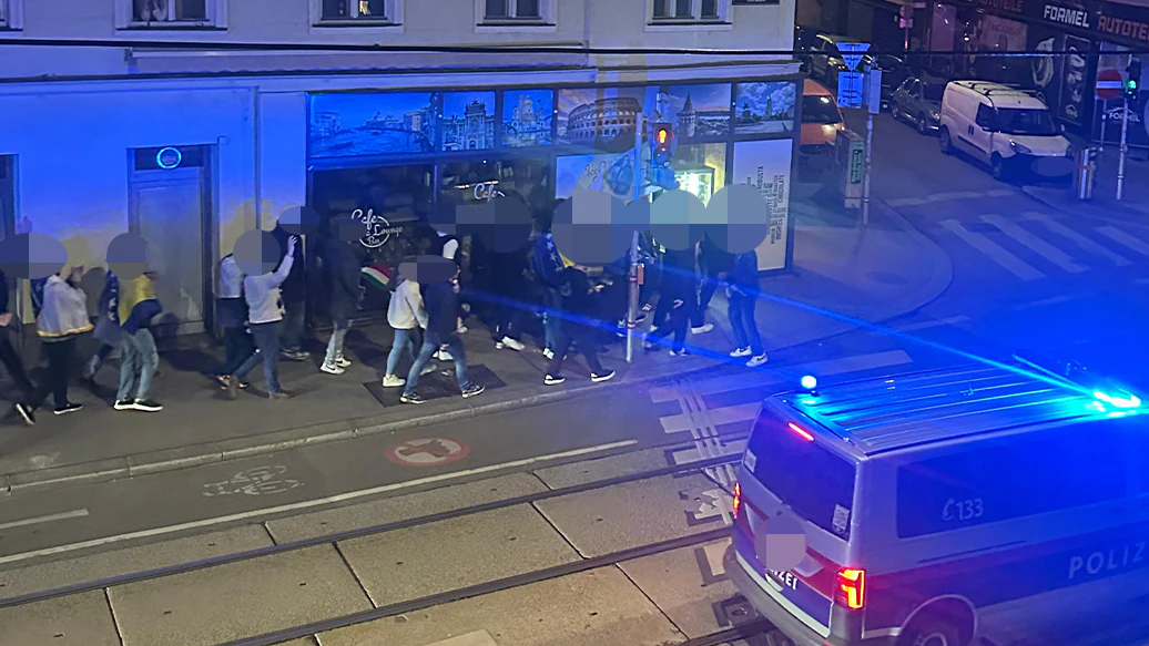 Mit Bosnien-Fahnen spazierten die Fans durch die Ottakringer Straße.