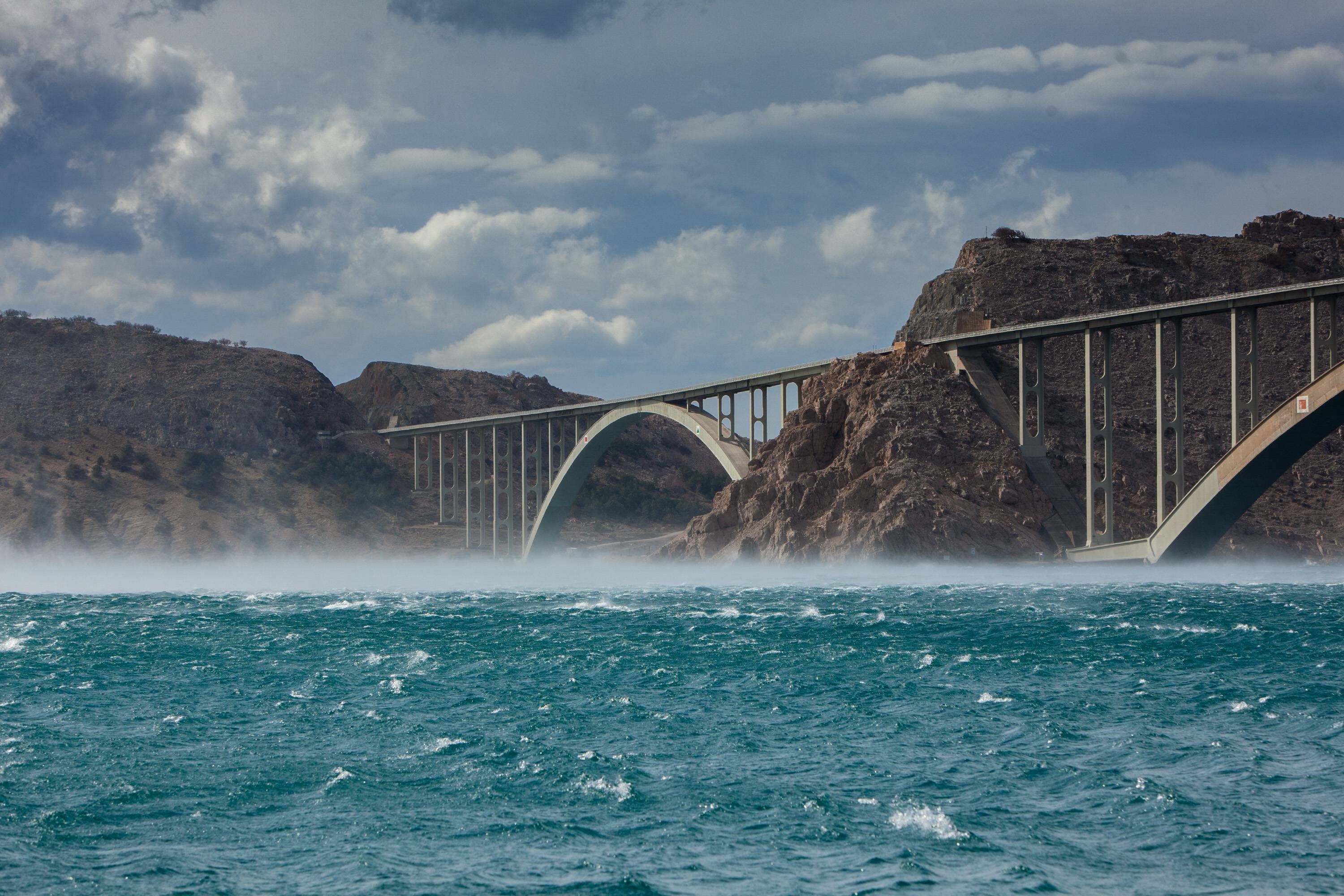 Die Krk-Brücke musste gesperrt werden. (Symbolbild)