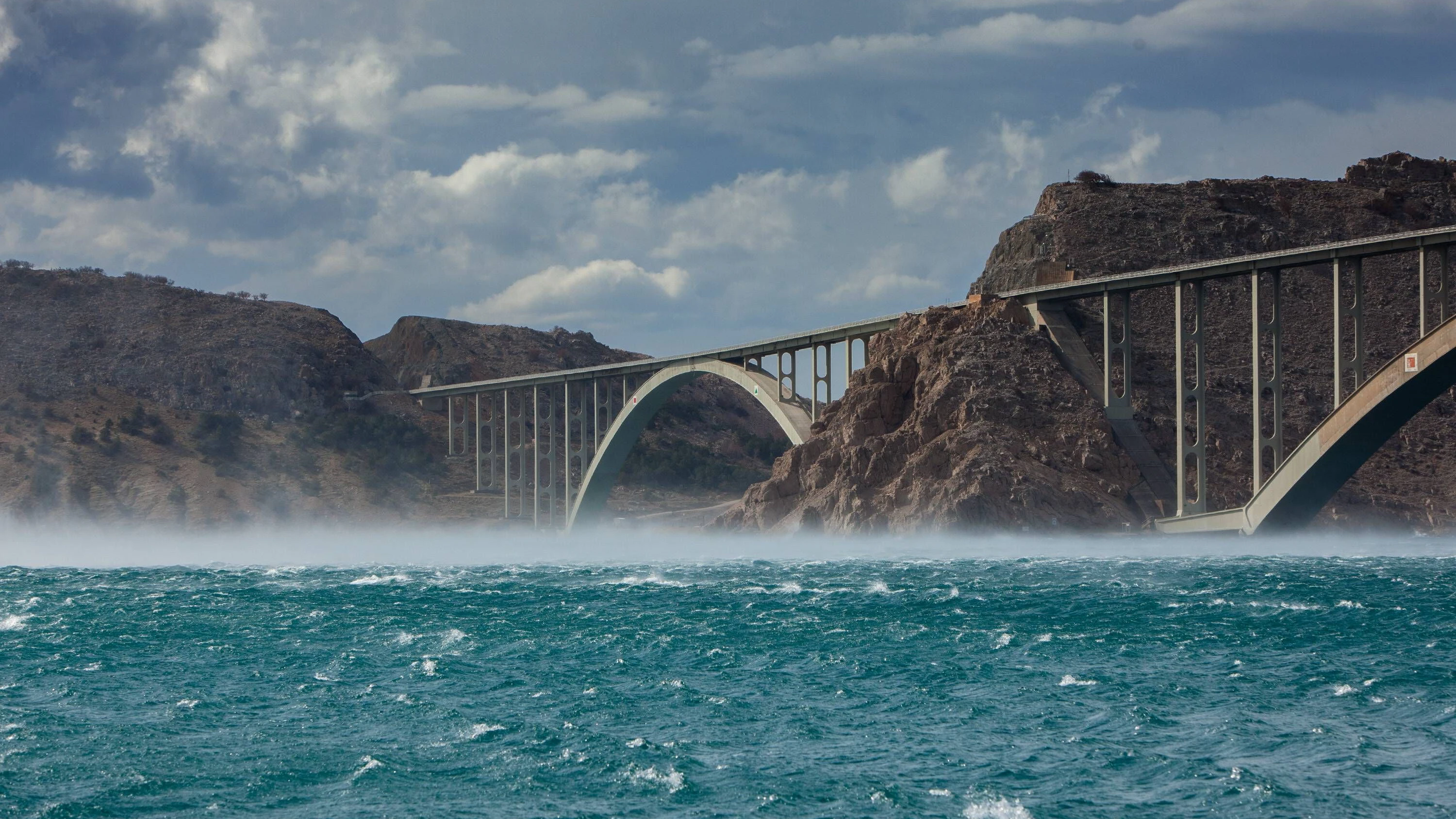 Heute.at - 192 km/h! Orkan fegt über Kroatien – Insel isoliert