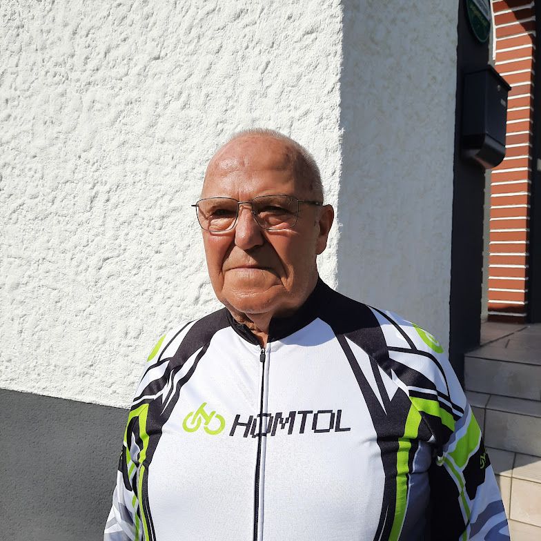 Franz Stumvoll (78, Bild) ärgert sich über den Sekundärtransport von den Johannitern.