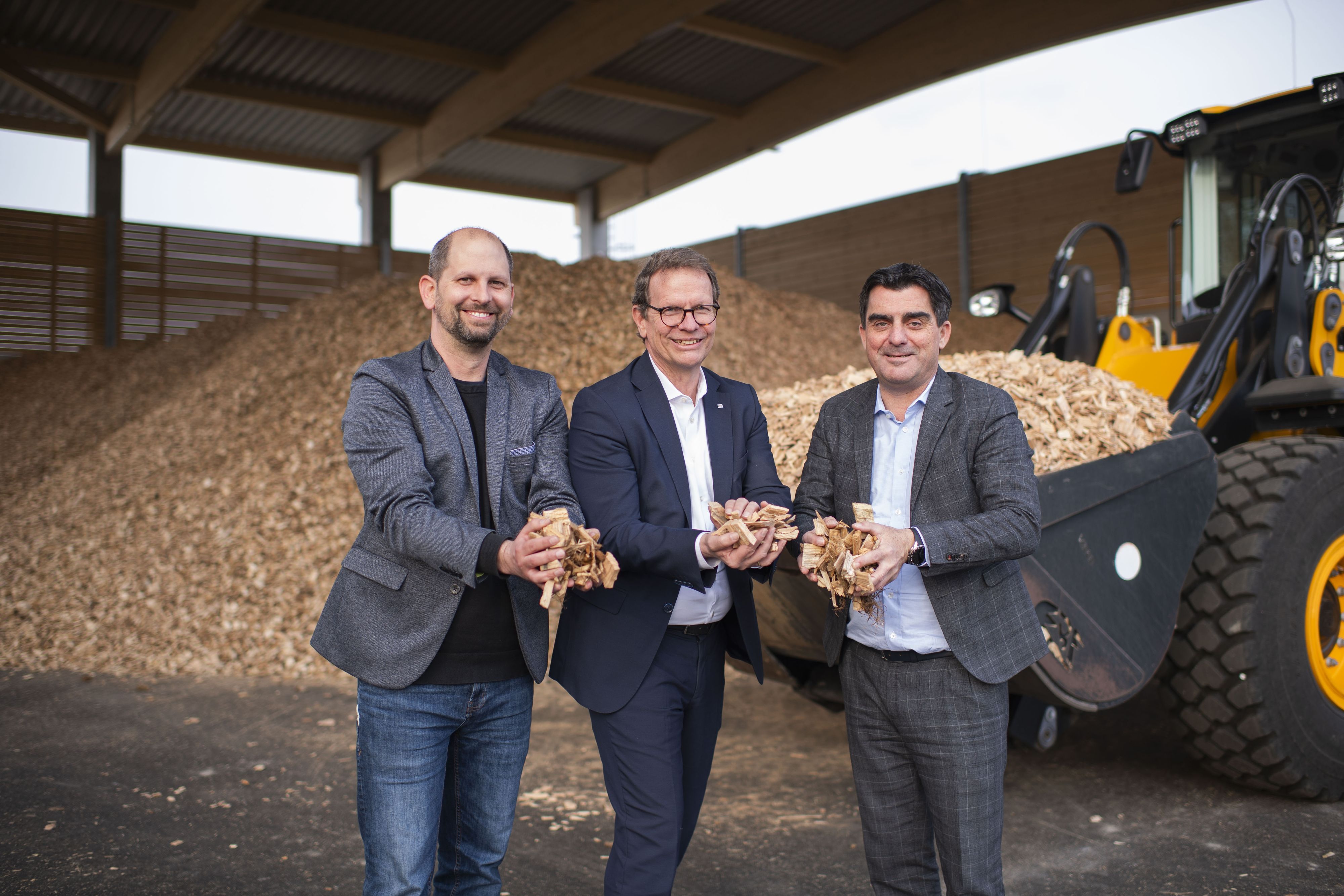 Heute.at - Neues Biomasseheizwerk in Spillern nimmt Betrieb auf