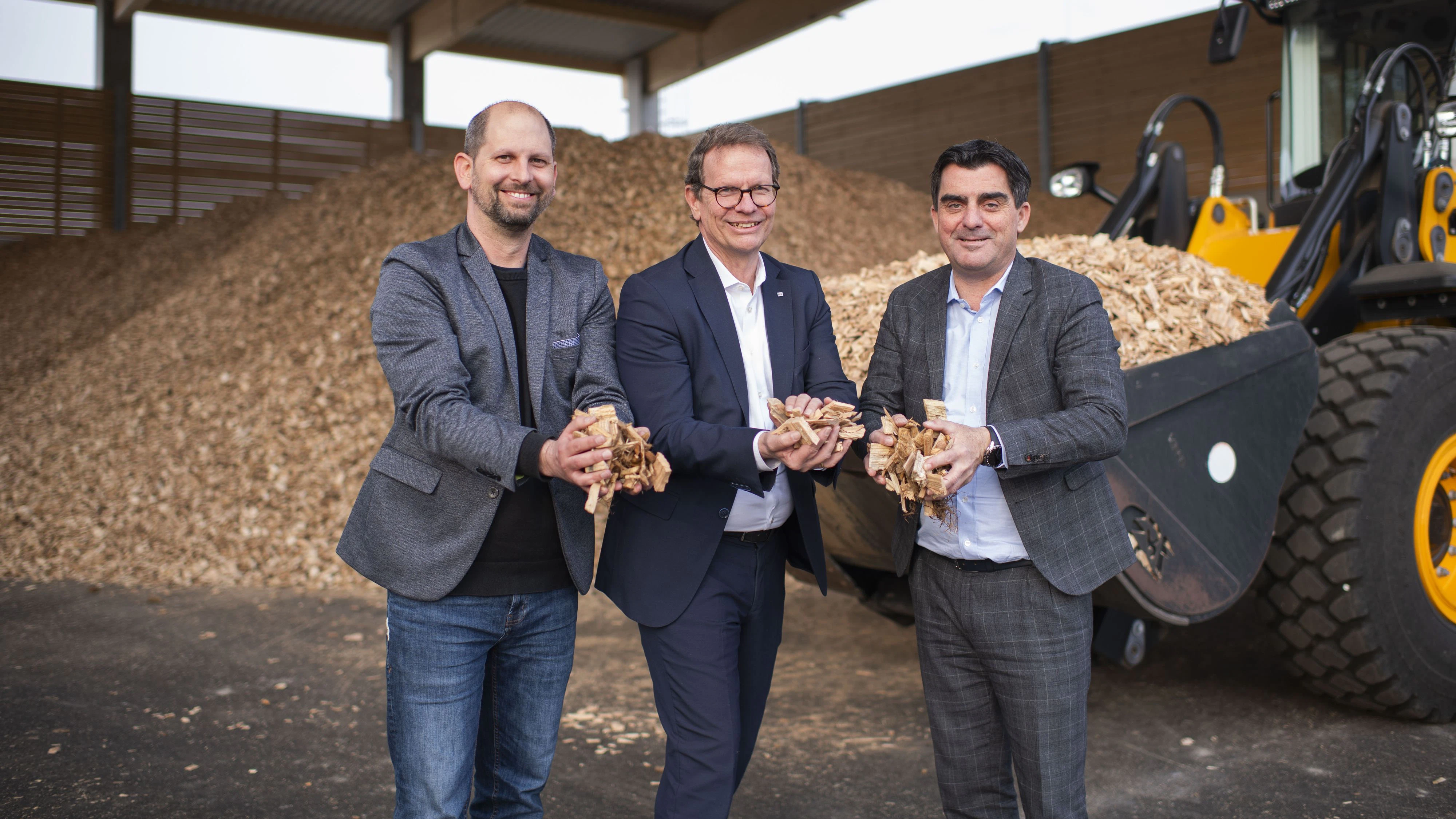 Bürgermeister Thomas Speigner, EVN Vorstandsdirektor Stefan Szyszkowitz und Landtagsabgeordneter Christian Gepp.