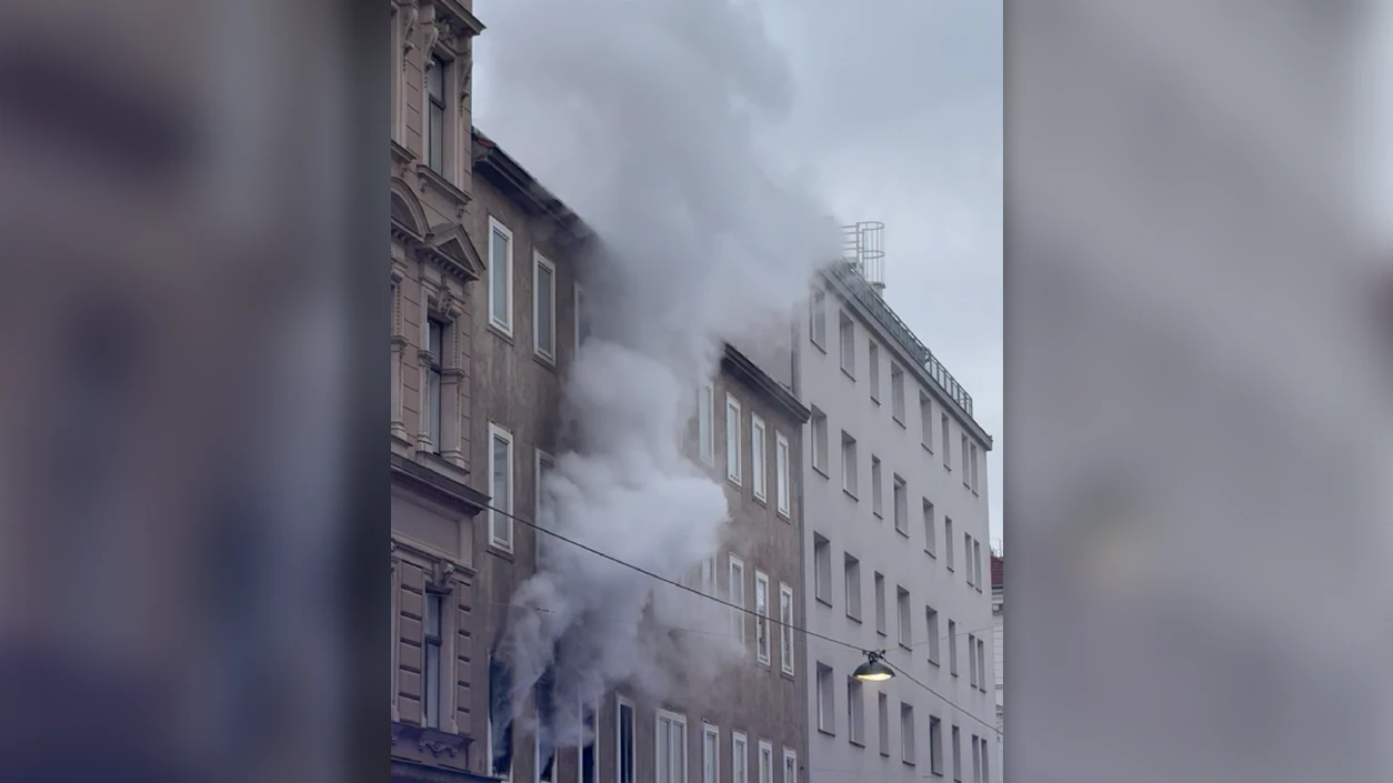 Heute.at - Feuer in Wien – Rauch dringt aus Fenstern