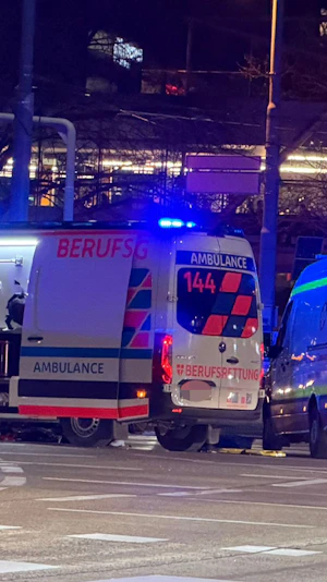 Motorradunfall Wien: 23-Jähriger in Donaustadt schwer verletzt. Polizei ermittelt nach Kollision mit PKW. Aktuelle Infos zum Unfallhergang.