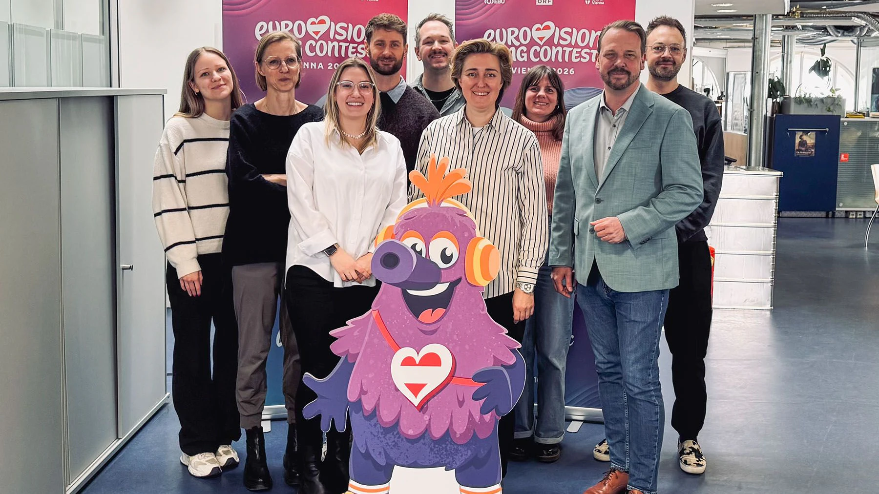 Druck.at ist der offizielle "Event Supplier" vom Eurovision Song Contest 2026 (v.l.n.r).: Carla Medlitsch (ORF), Claudia Huber (ORF), Maria Afroditi Nikolaou (ORF), Markus Tschapeller (ORF), Michael Peterseil (ORF), Iris Keutter (ORF), Yasmin Danzl (ORF), Stefan Just, Commercial Director bei druck.at und Valentin Gebetsroither (ORF).