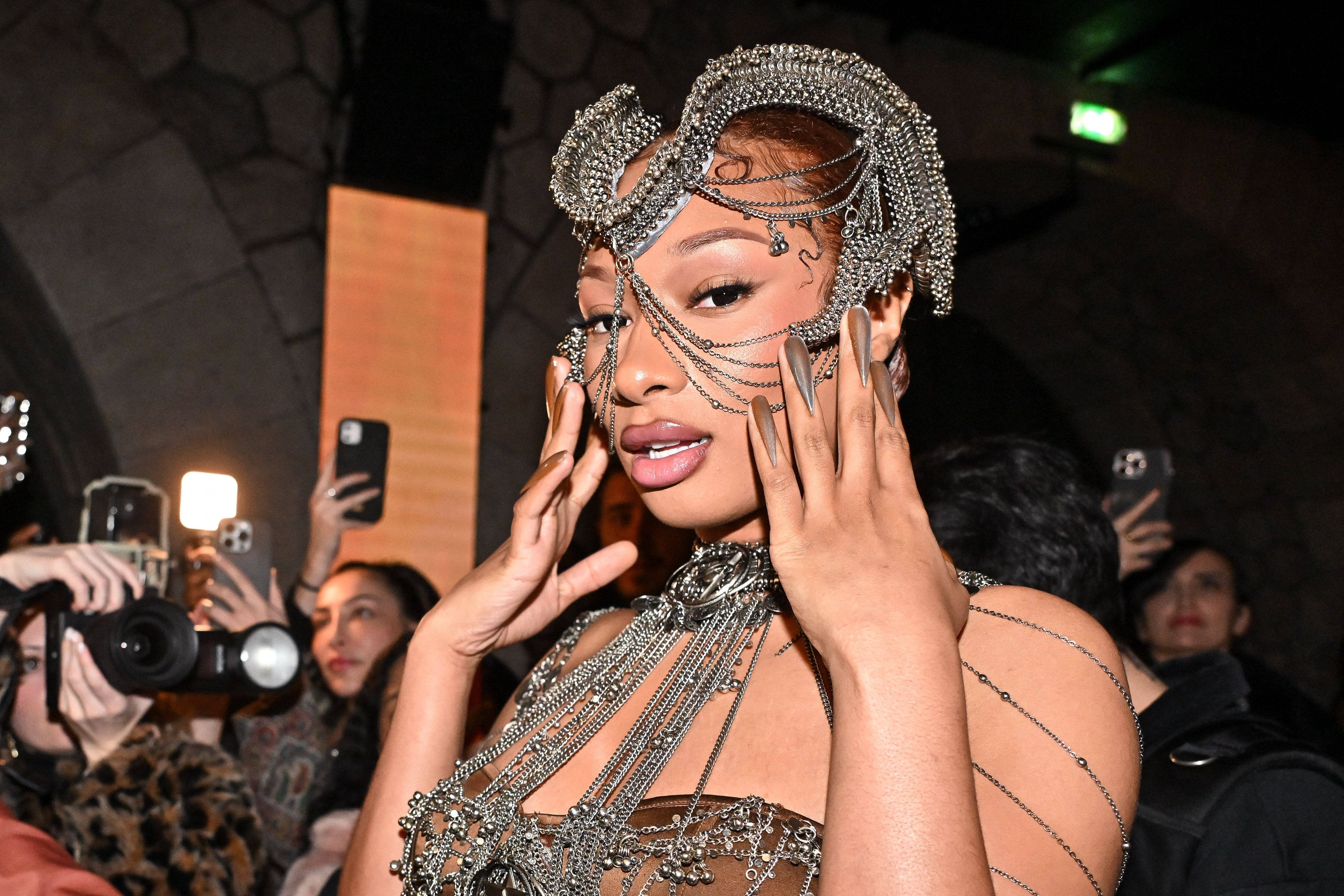 Megan Thee Stallion (31) steht am Broadway im „Moulin Rouge“-Musical auf der Bühne. Am Dienstag musste sie die Vorstellung abbrechen.