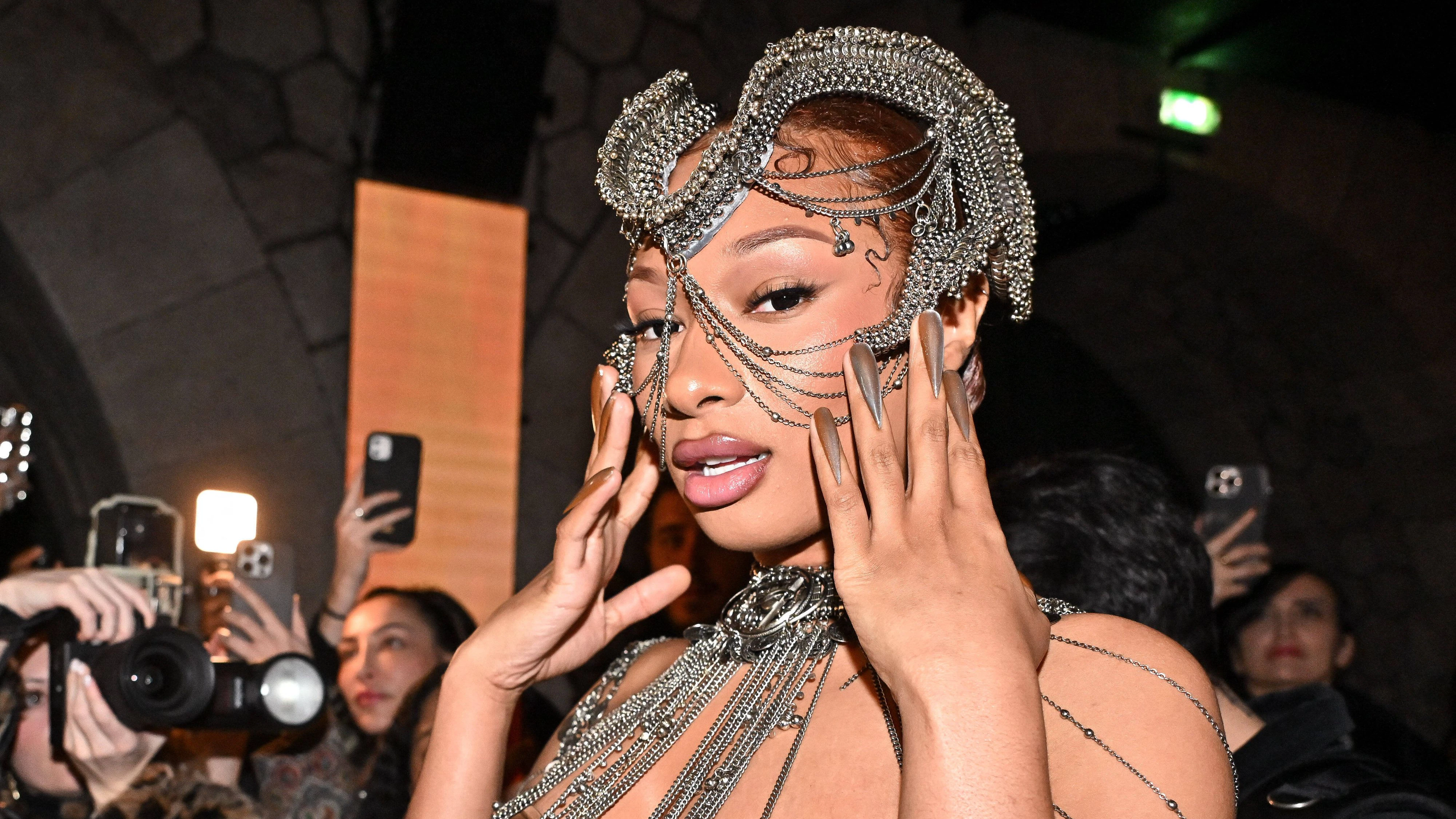 Heute.at - Diese Rapperin beruhigt Fans nach Show-Abbruch