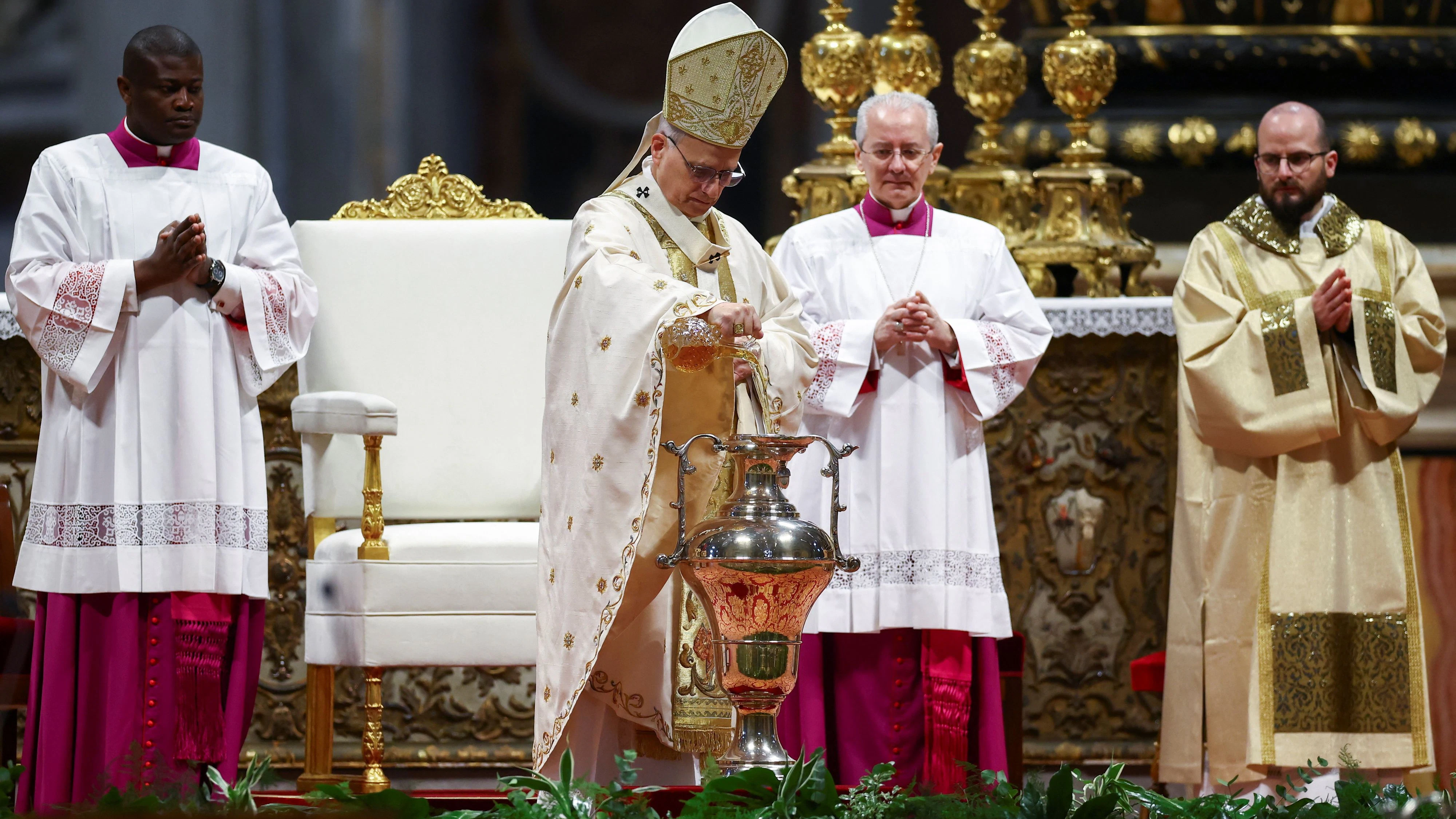 Heute.at - Ostern im Vatikan: Papst Leo trägt selbst das Kreuz