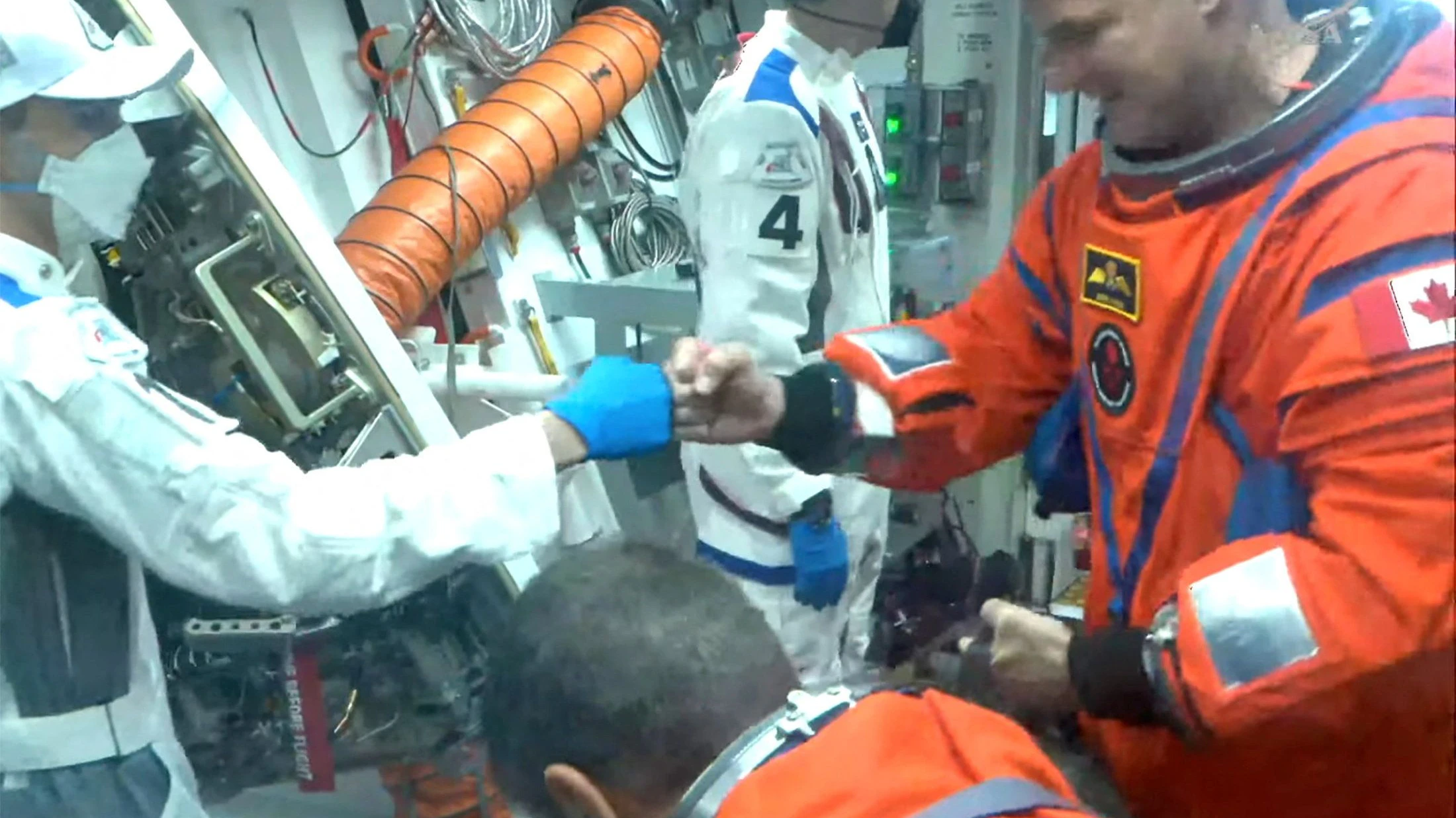 Heute.at - Artemis 2: Astronauten haben Erdumlaufbahn verlassen