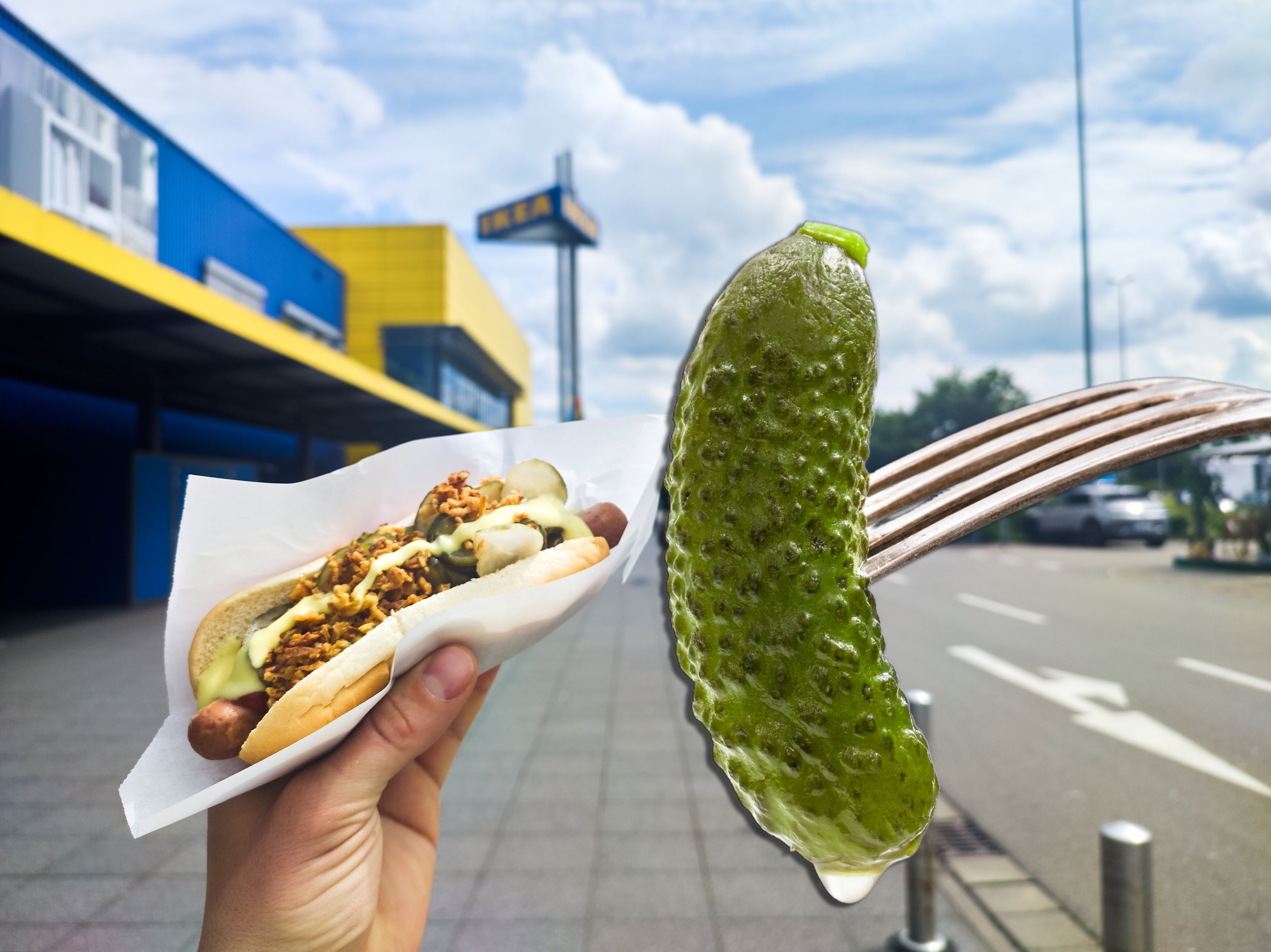 Das Gurkerl im Fokus: Ohne den knackigen Klassiker schmeckt der Ikea-Hotdog für viele nur halb so gut