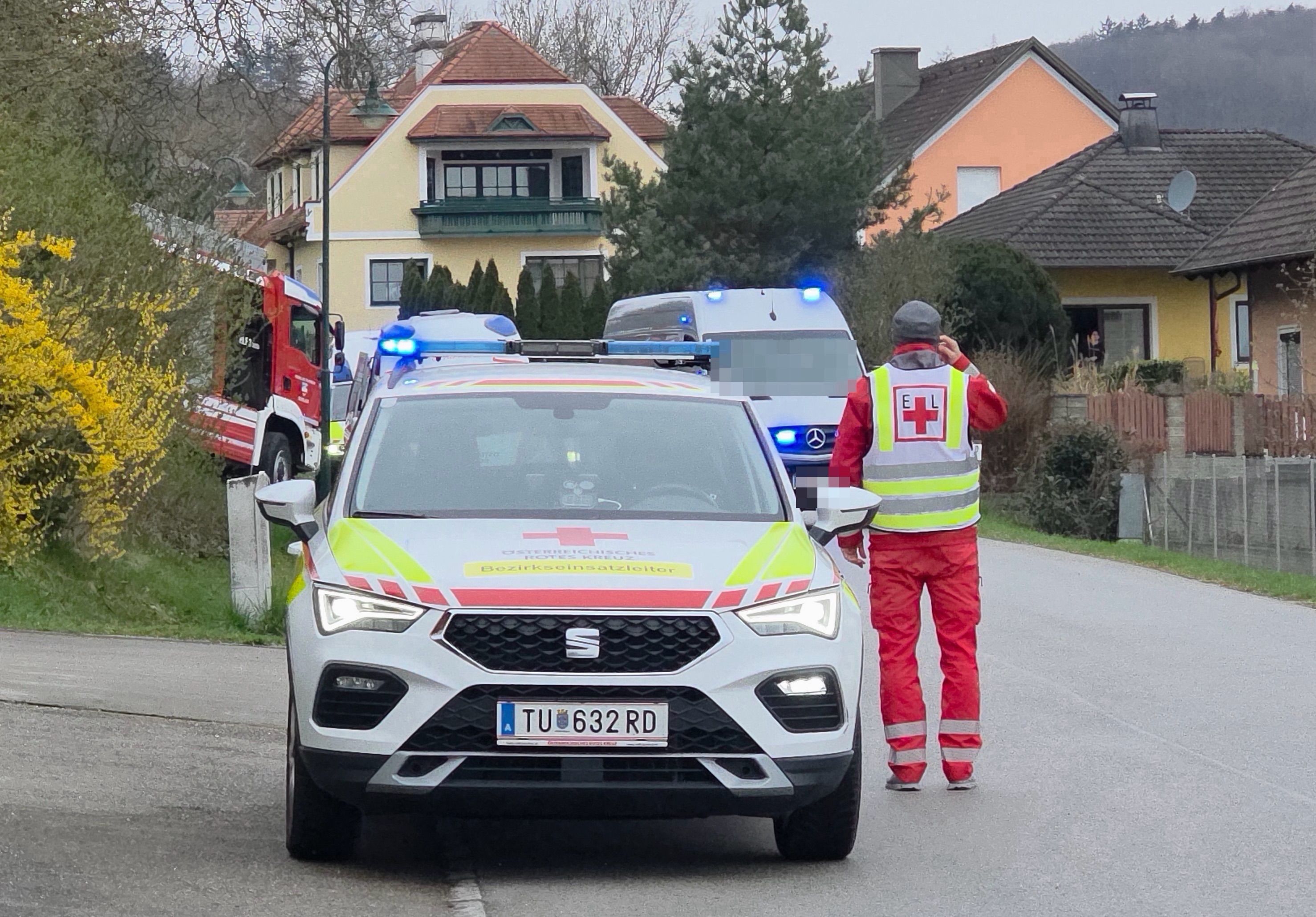 Heute.at - Hausdurchsuchung! Großer Einsatz im Bezirk Melk