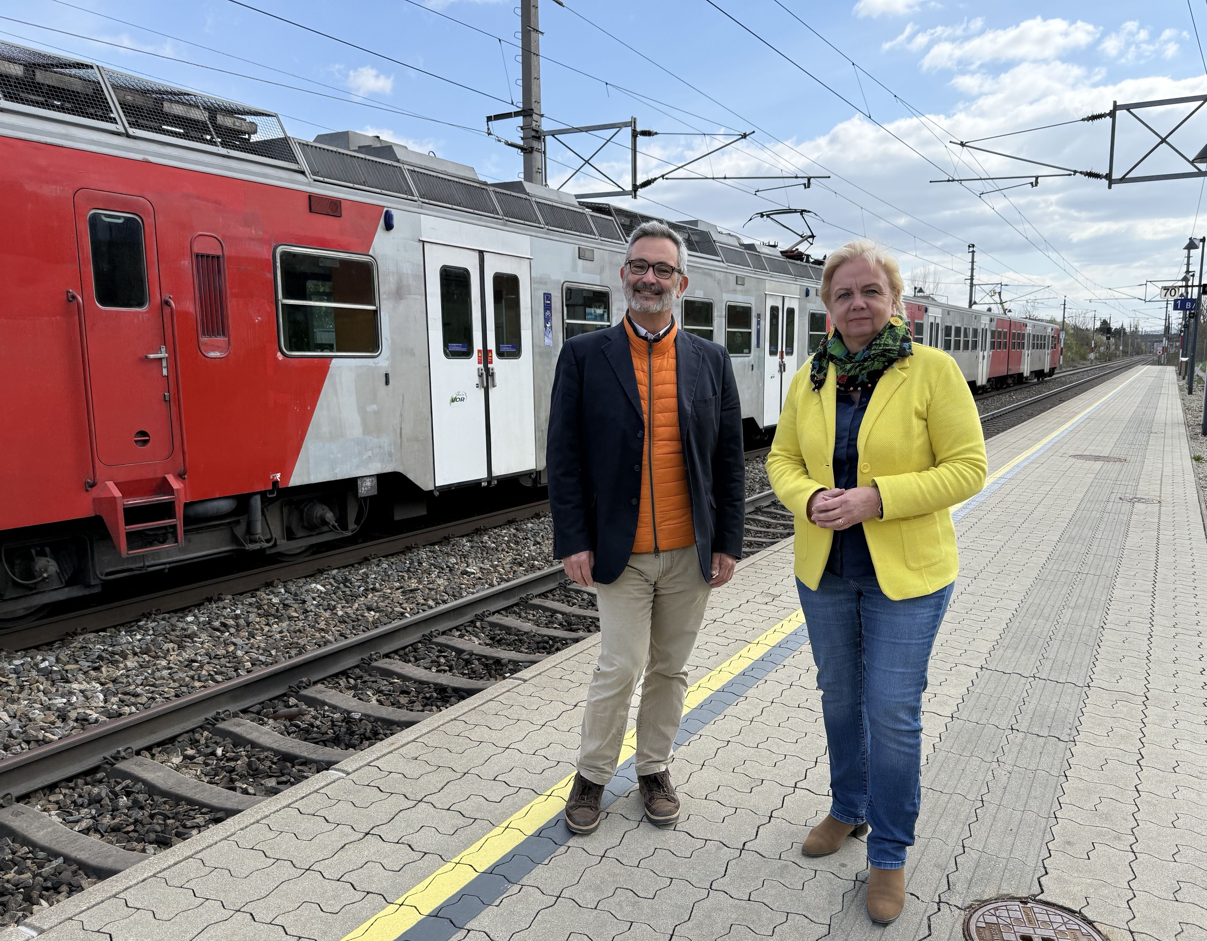 Bürgermeisterin Andrea Kö (re.) und Vizebürgermeister Mobilitätsreferent Dr. Anton Platt haben dem Land NÖ ein Forderungspaket zukommen lassen. 