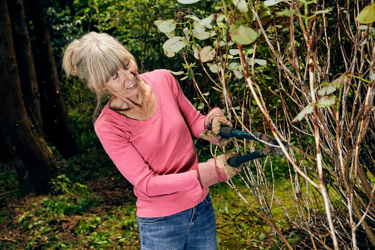 Frühling bedeutet Hochsaison für Gartenarbeit – und für Unfälle. Experten warnen.