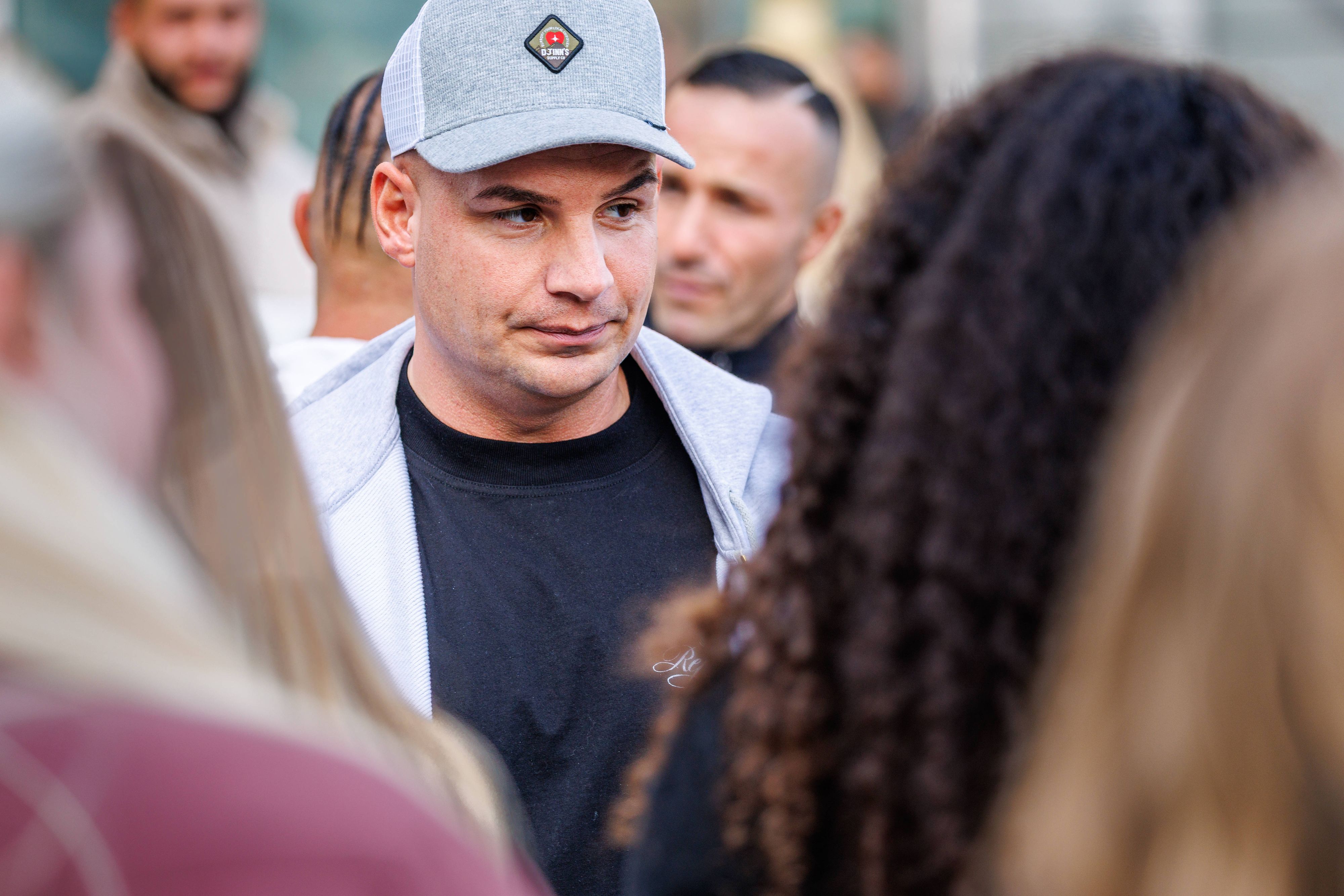 Darum lässt Pietro Lombardi beim Liebesspiel seine Socken an.