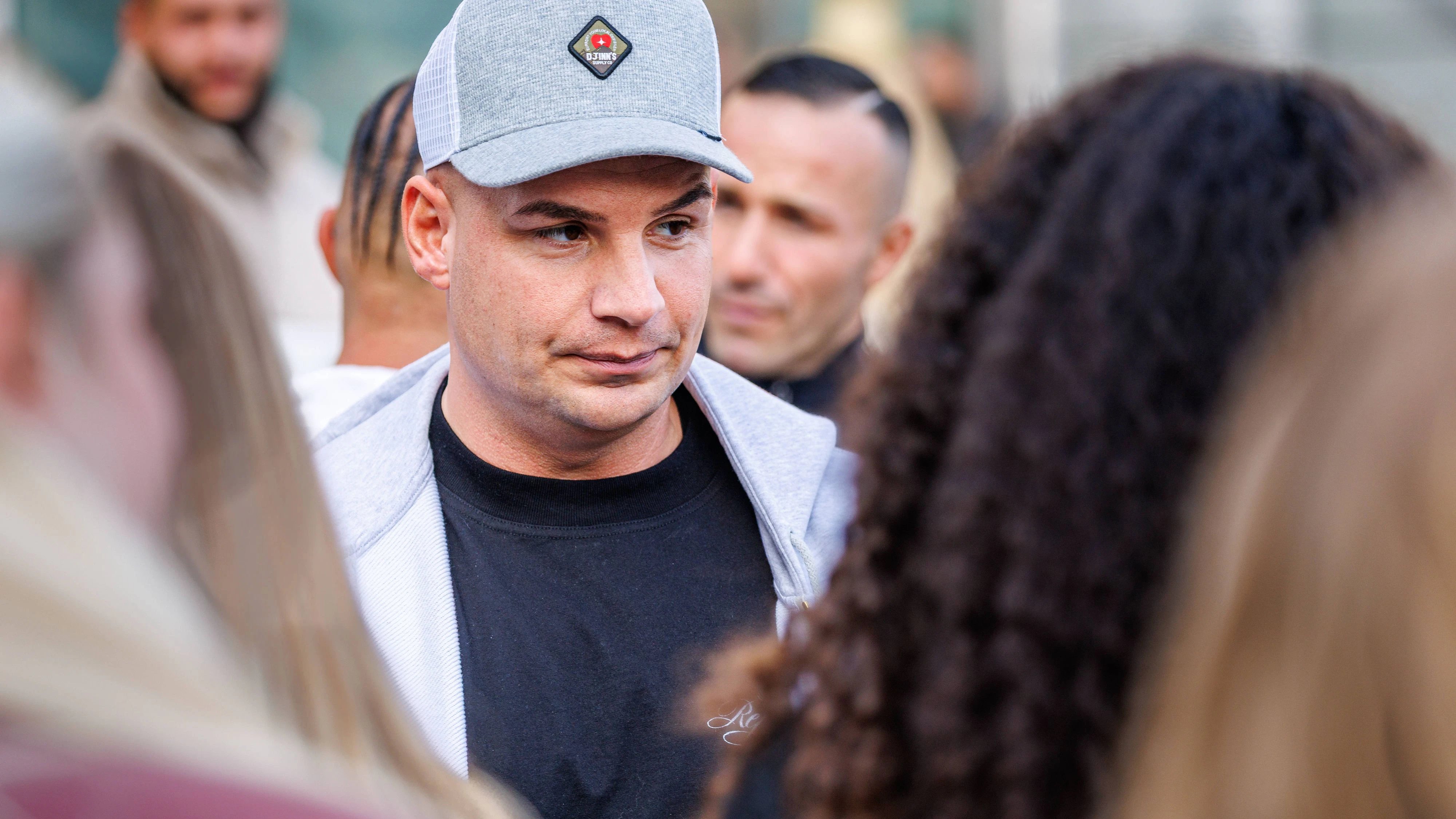 Darum lässt Pietro Lombardi beim Liebesspiel seine Socken an.