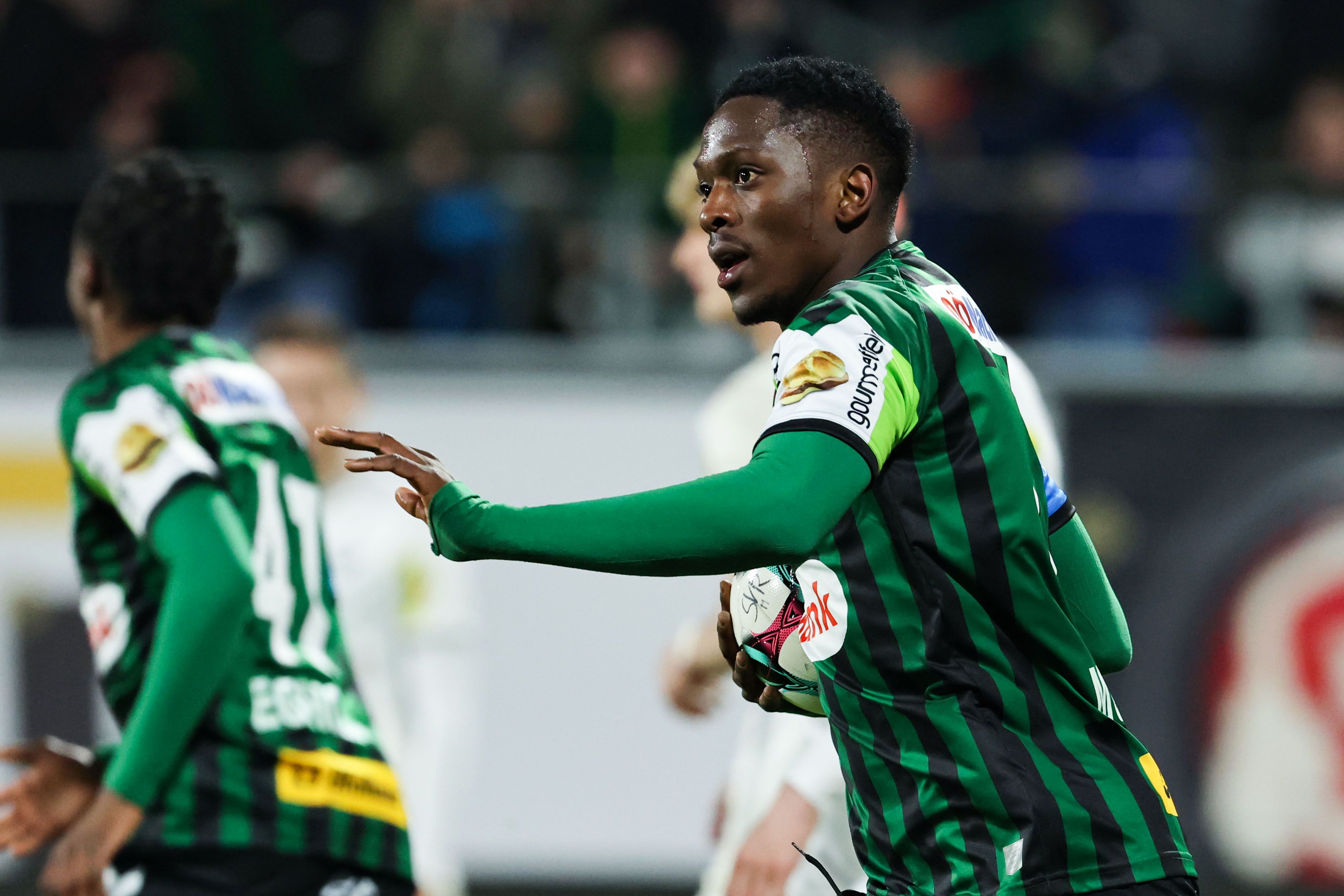 Heute.at - Mutandwa-Hattrick! Ried jubelt spät gegen Altach
