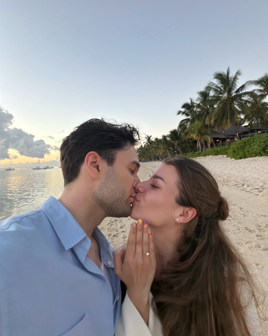 Ex-Bachelorette Maxime und Ex-Bachelor-Kandidat Leander sind verlobt.