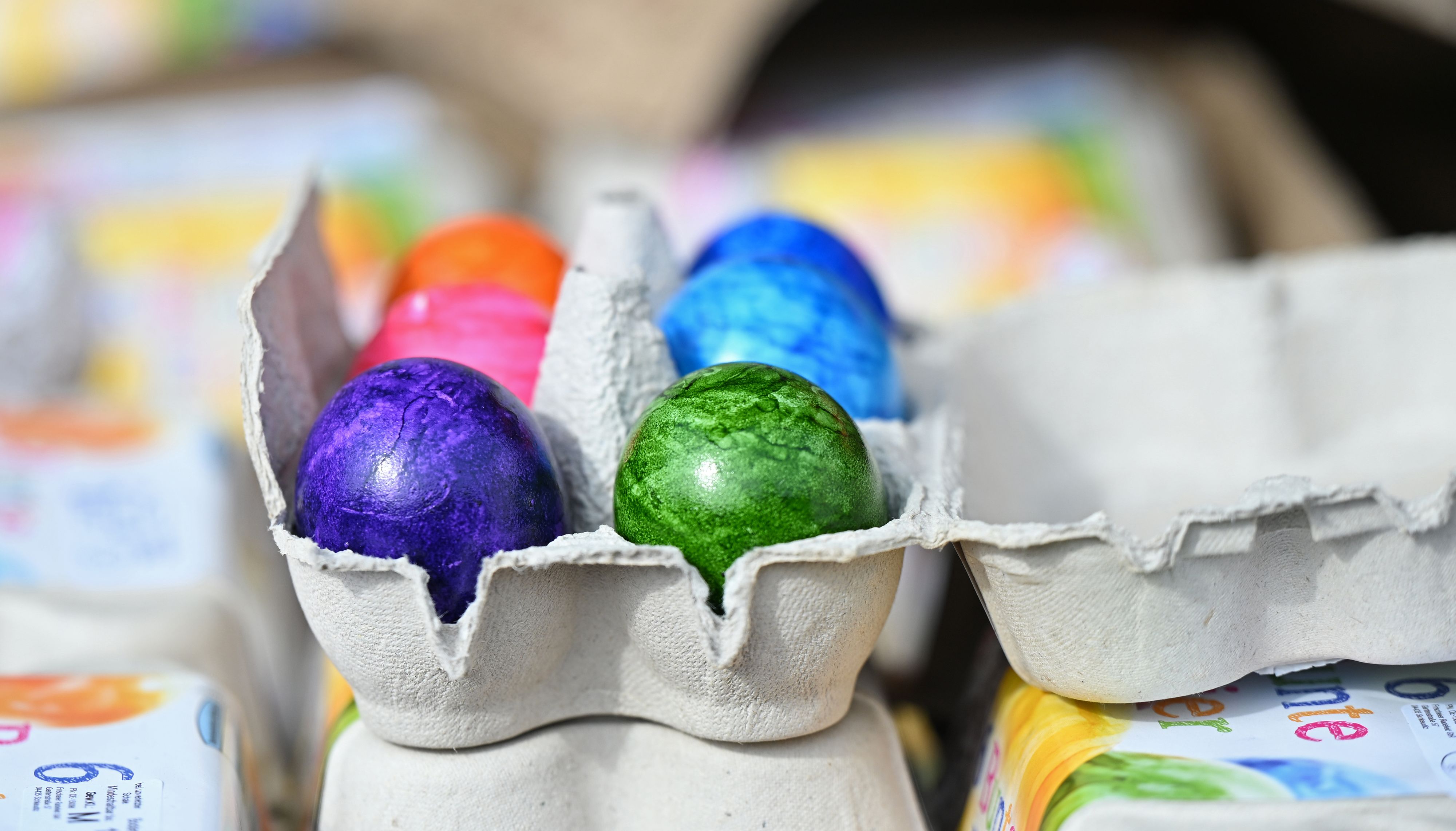 Eiweiß und Eigelb brauchen unterschiedliche Temperaturen – eine Studie erklärt die Lösung.