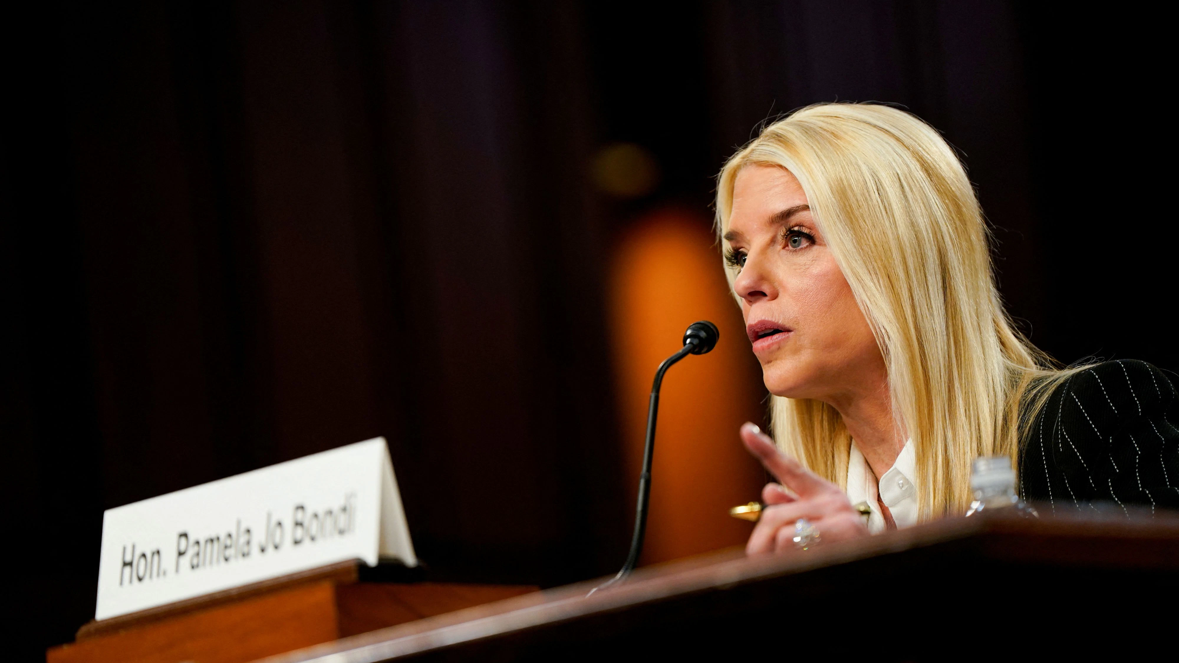 Heute.at - Trump feuert US-Justizministerin Bondi