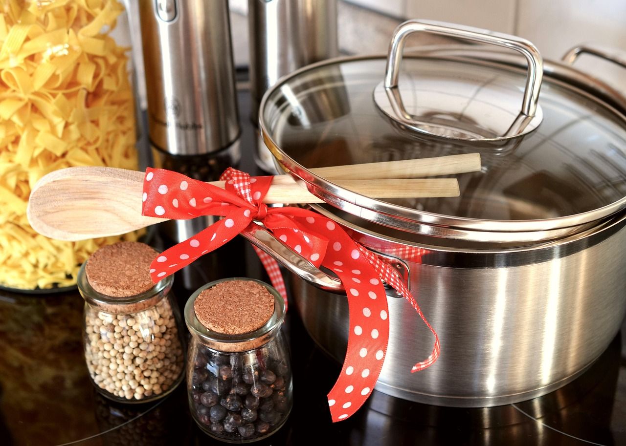 Holzlöffel beim Kochen