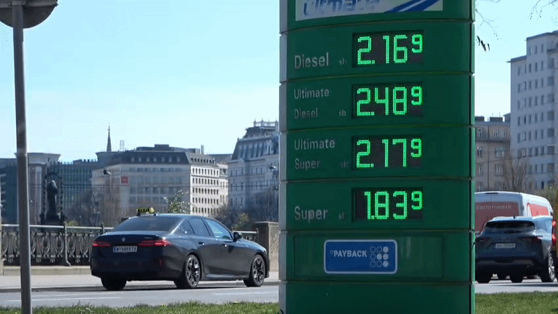 So sah der Preisanstieg zu Mittag auf einer Tankstelle beim Schwedenplatz aus.