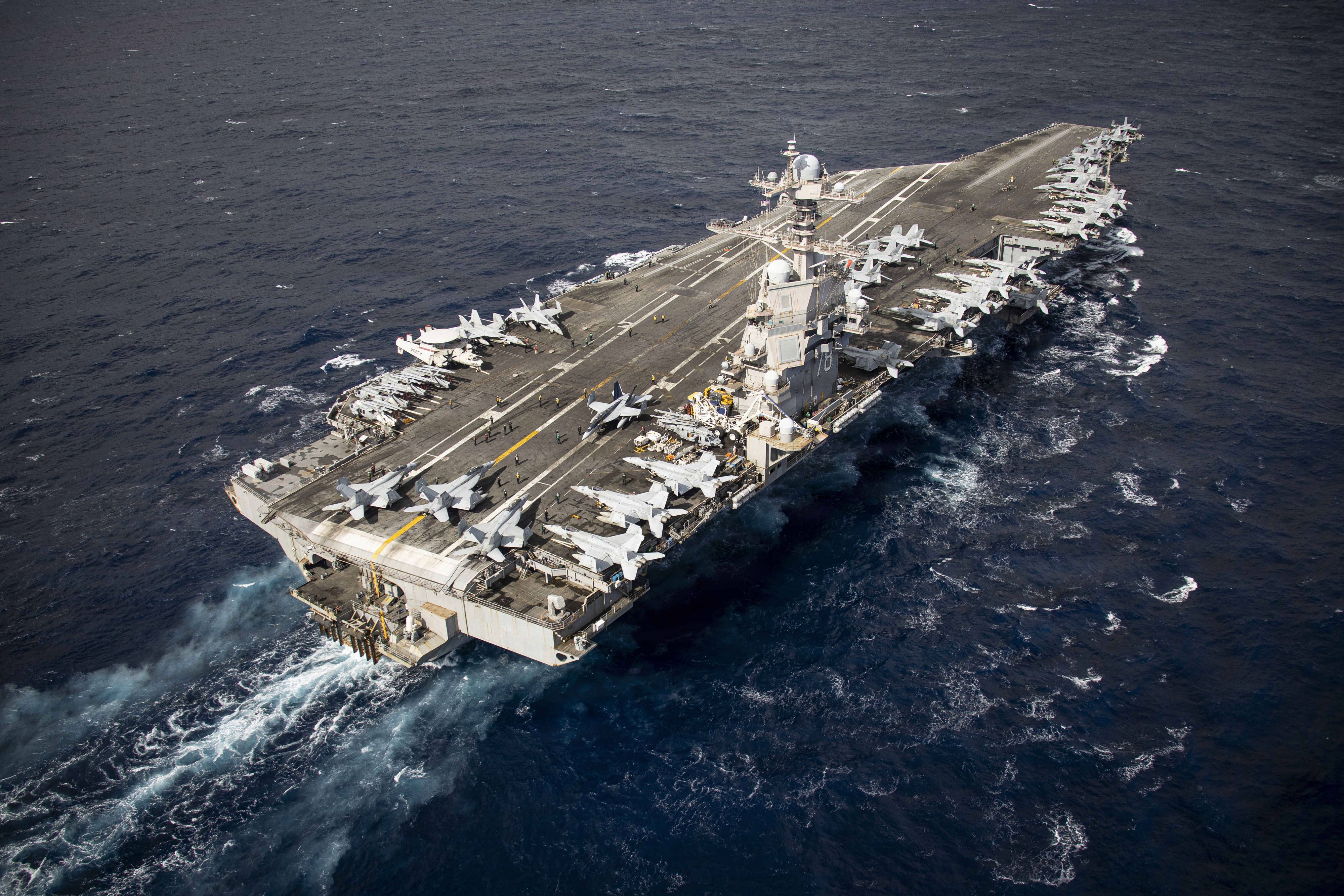 Der Flugzeugträger der 6. Flotte der US-Marine, die USS Gerald R. Ford, hat seinen Ankerplatz in den Gewässern von Split überraschend schnell verlassen.