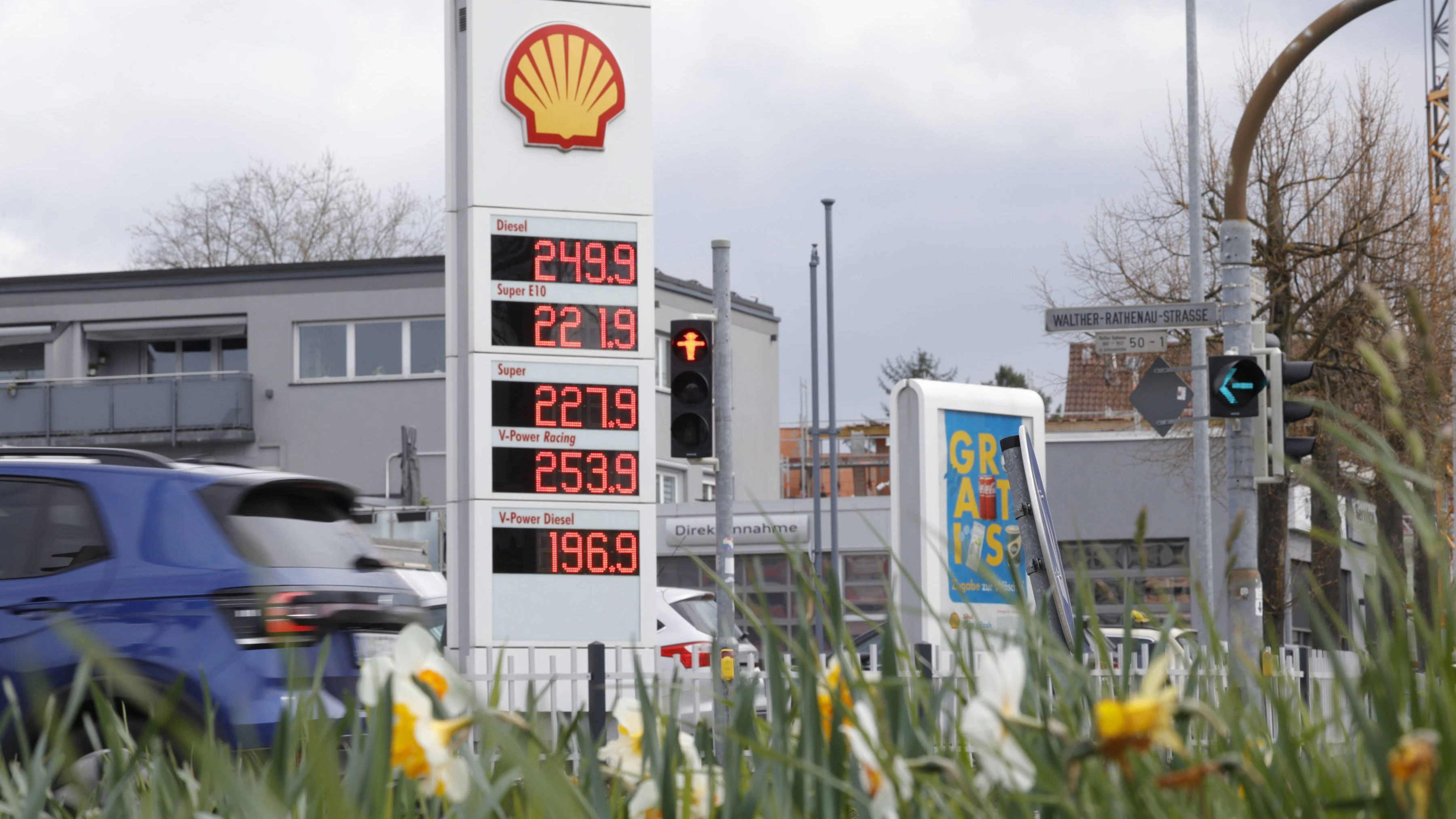 Heute.at - Spritpreise über 2 Euro – Diesel und Benzin explodieren