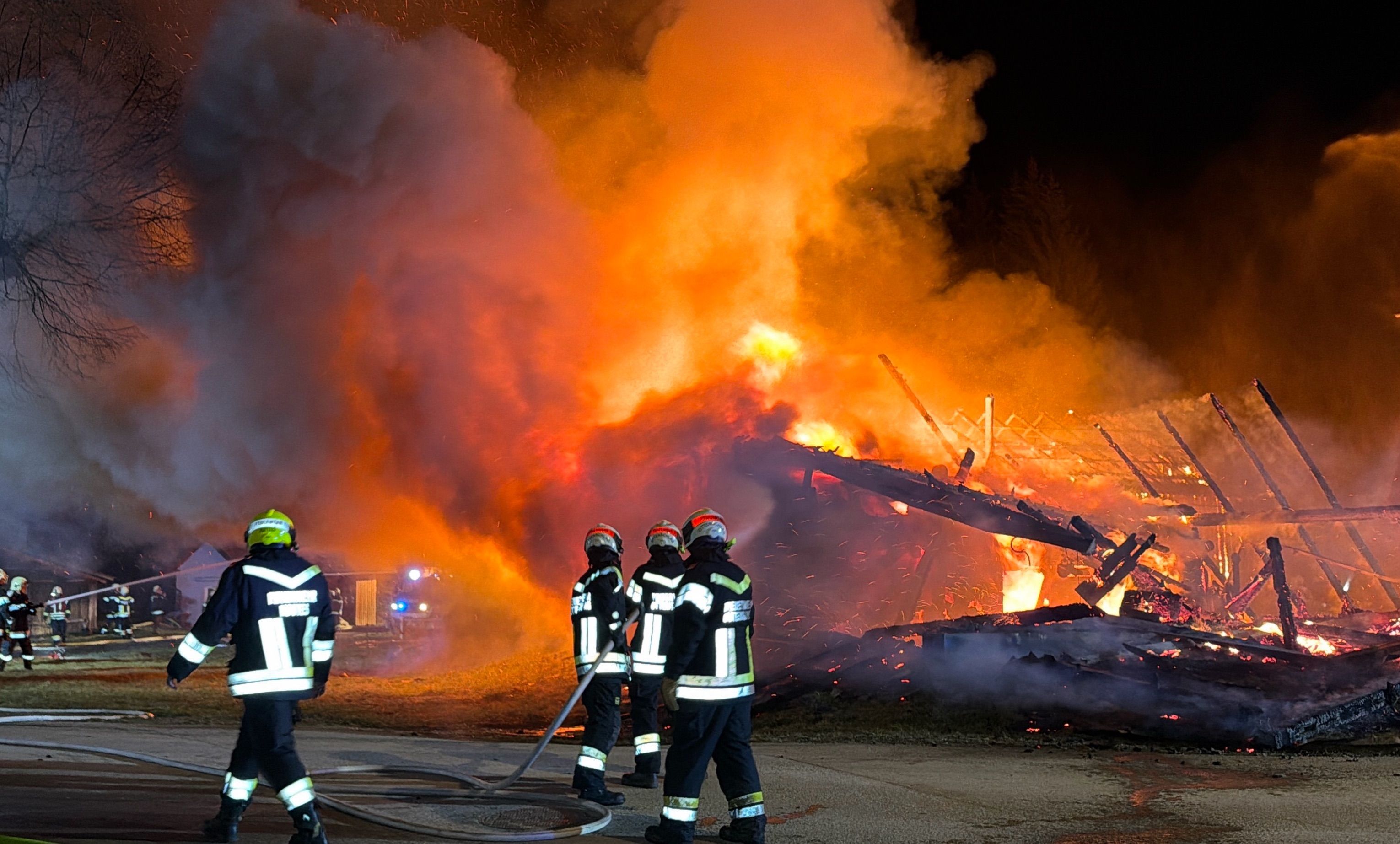 Das Gebäude stand in Vollbrand.