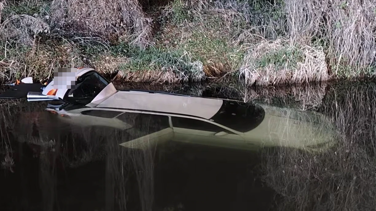 Heute.at - Spektakulärer Crash! 16-Jähriger versenkt Auto von Mama