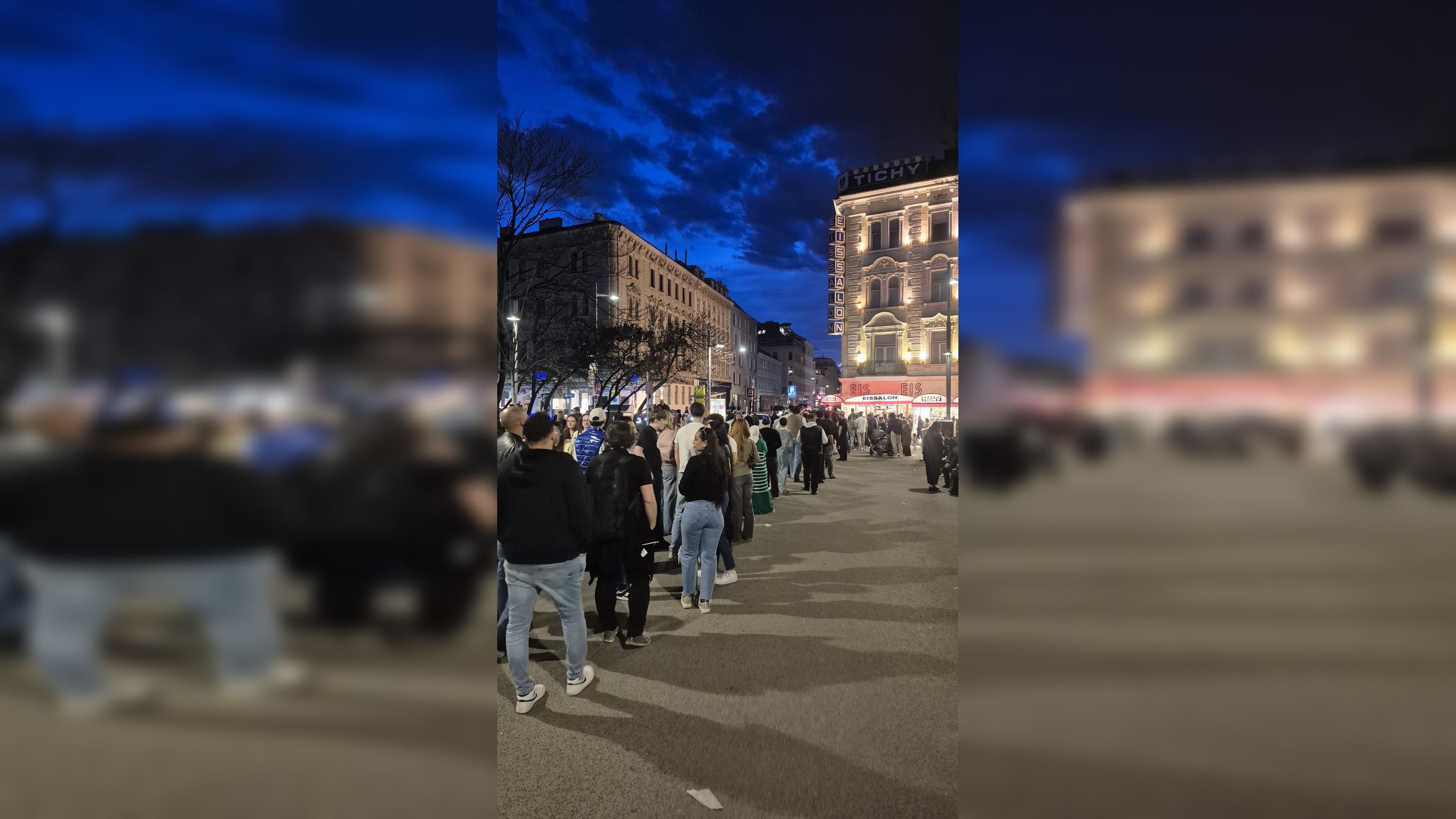 Heute.at - Video! Mega-Ansturm auf Tichy-Eis am Ostersonntag