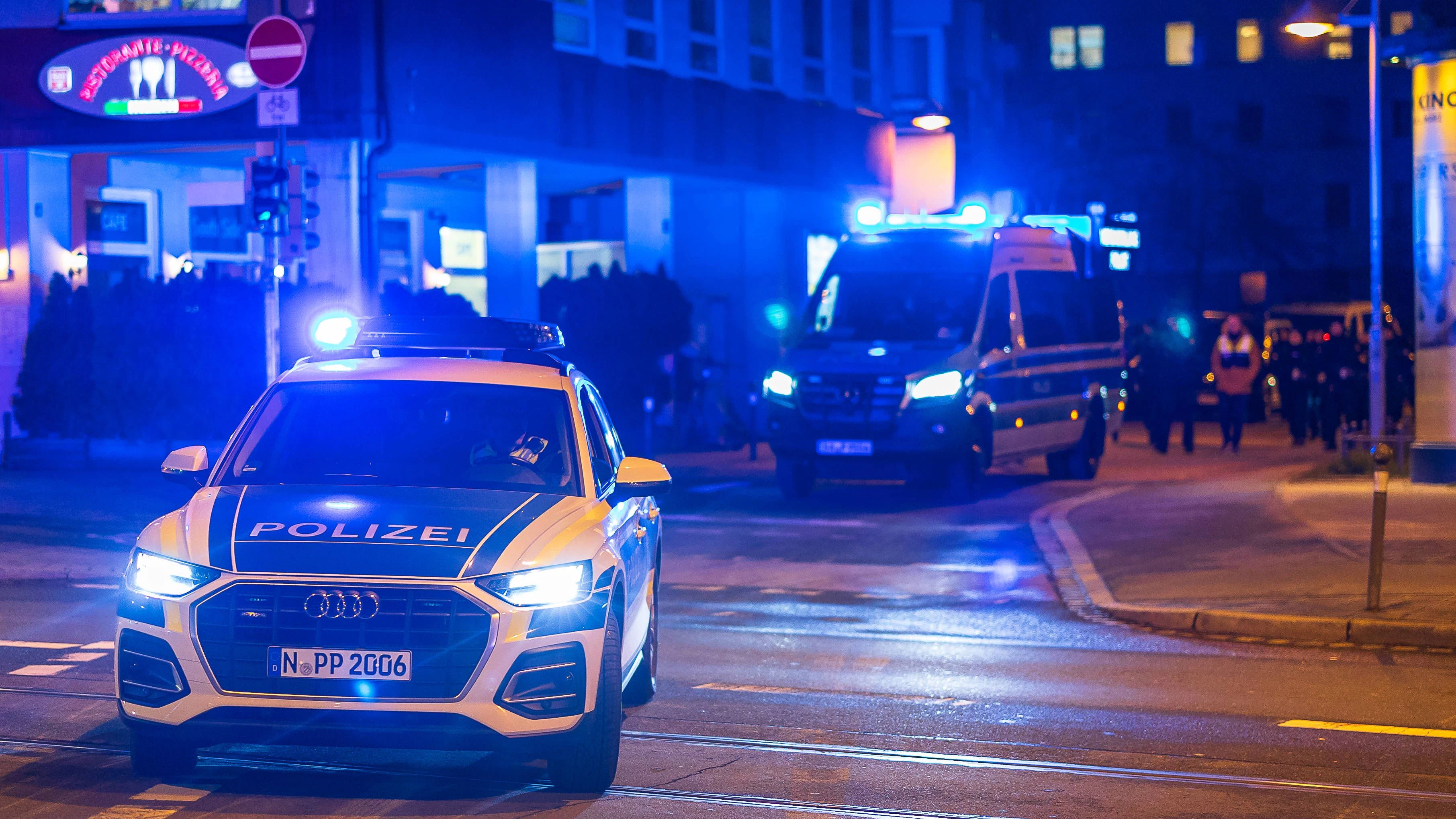 Heute.at - Schüsse bei wilder Verfolgungsjagd – 22-Jähriger tot