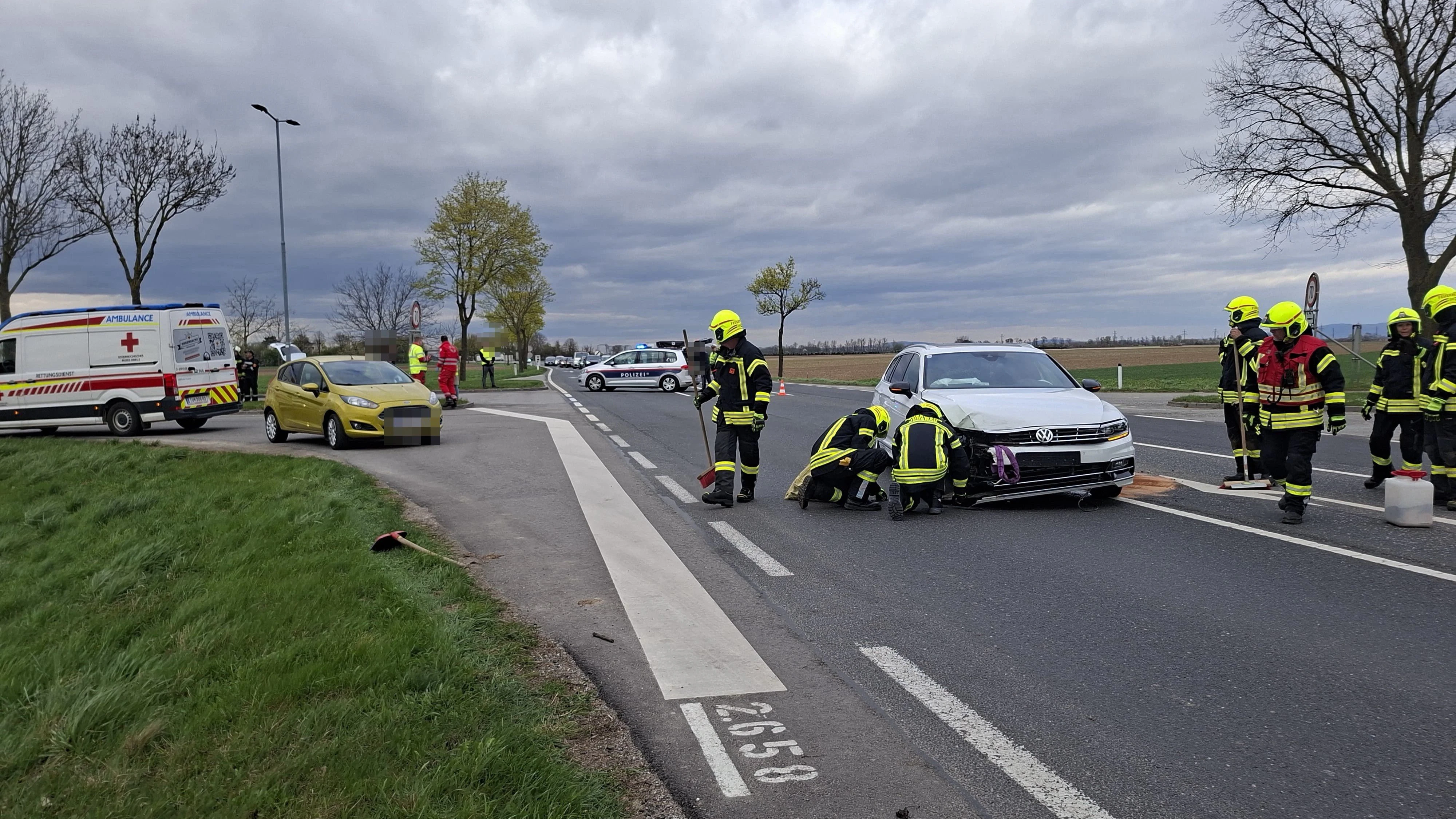 Heute.at - Unfall bei Langenrohr: Zwei Autos kollidieren auf B19