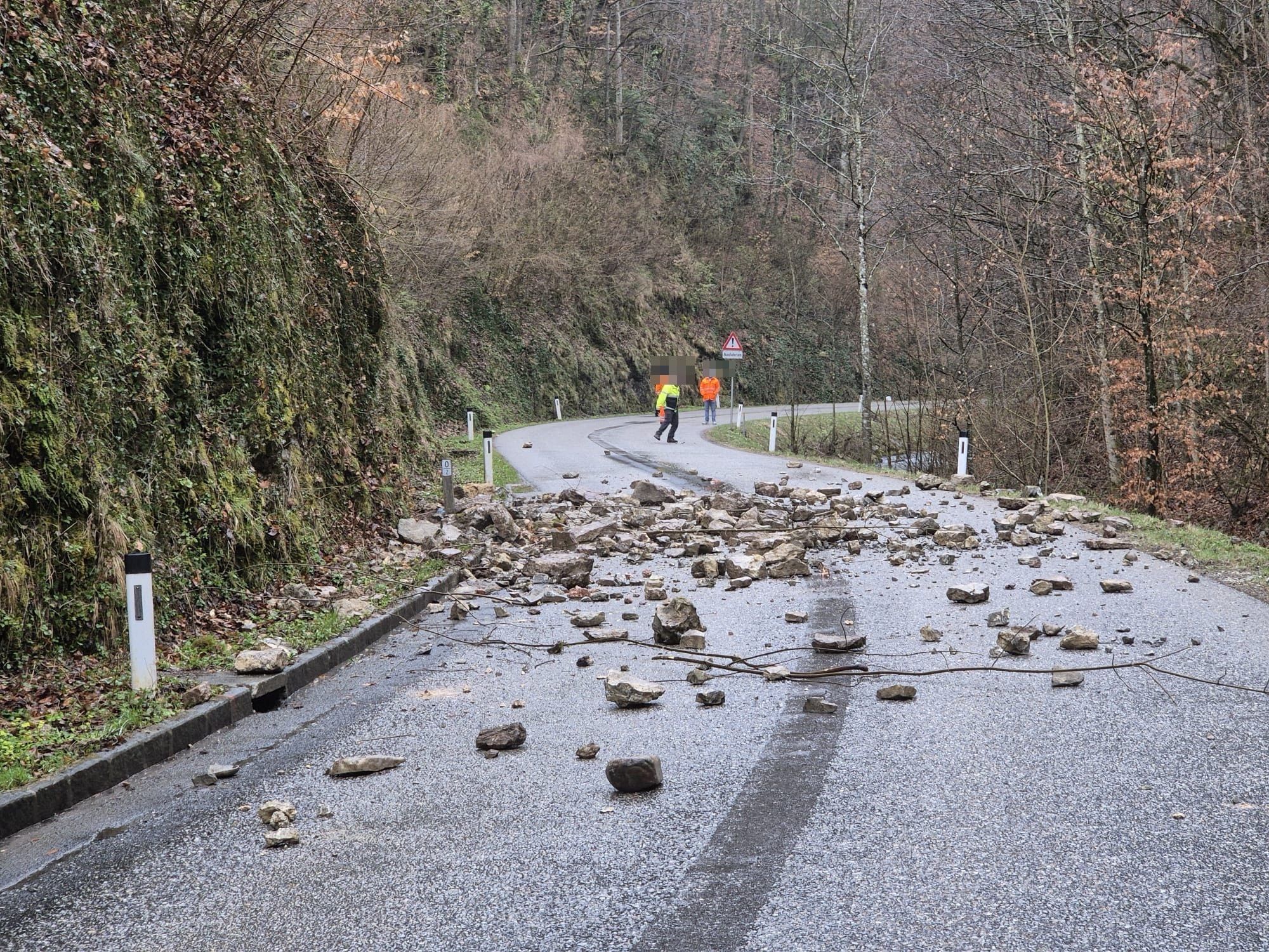 Felssturz auf der L5226 bei Weisenburg