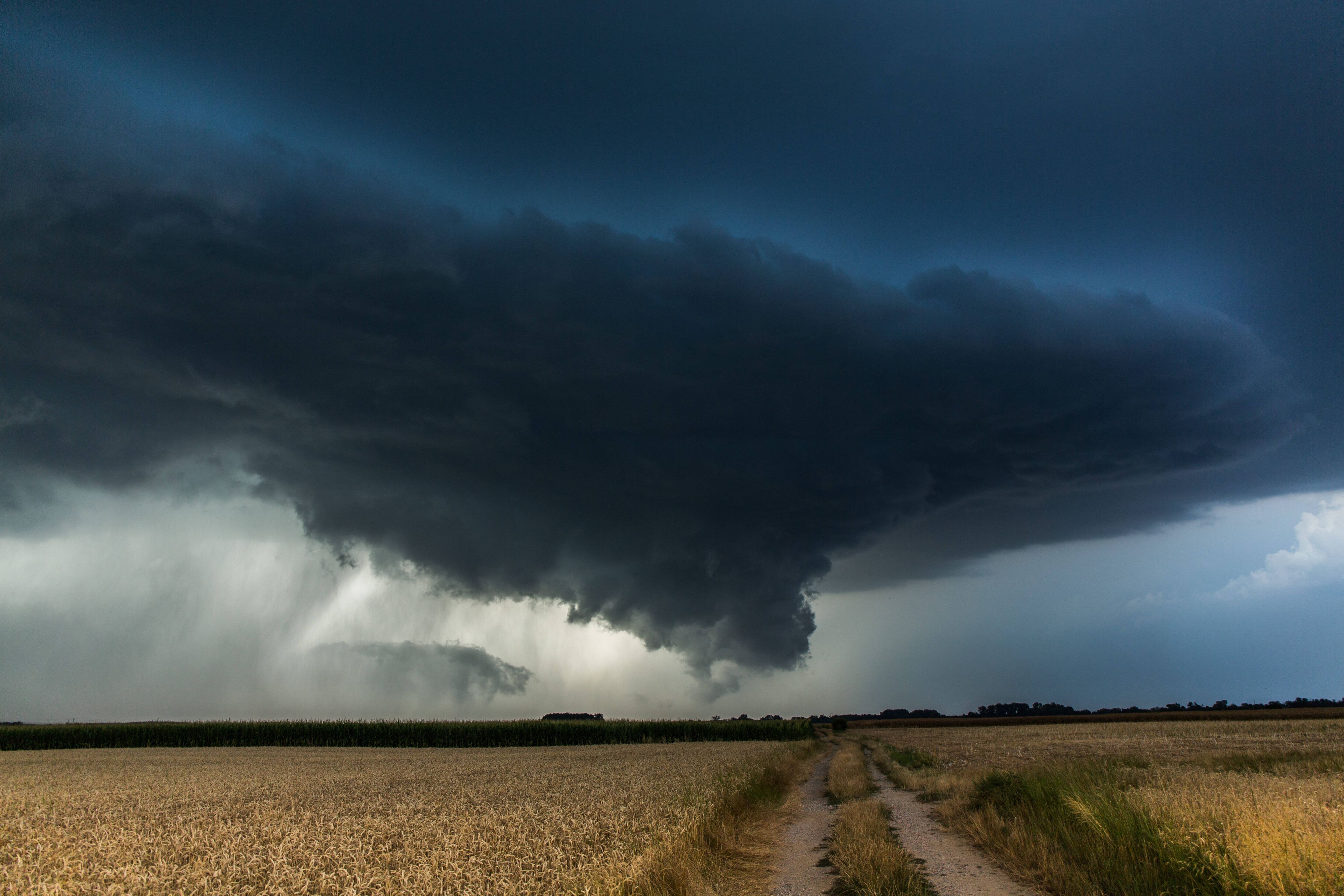 Heute.at - Erst 25 Grad, dann ziehen Gewitter über Österreich