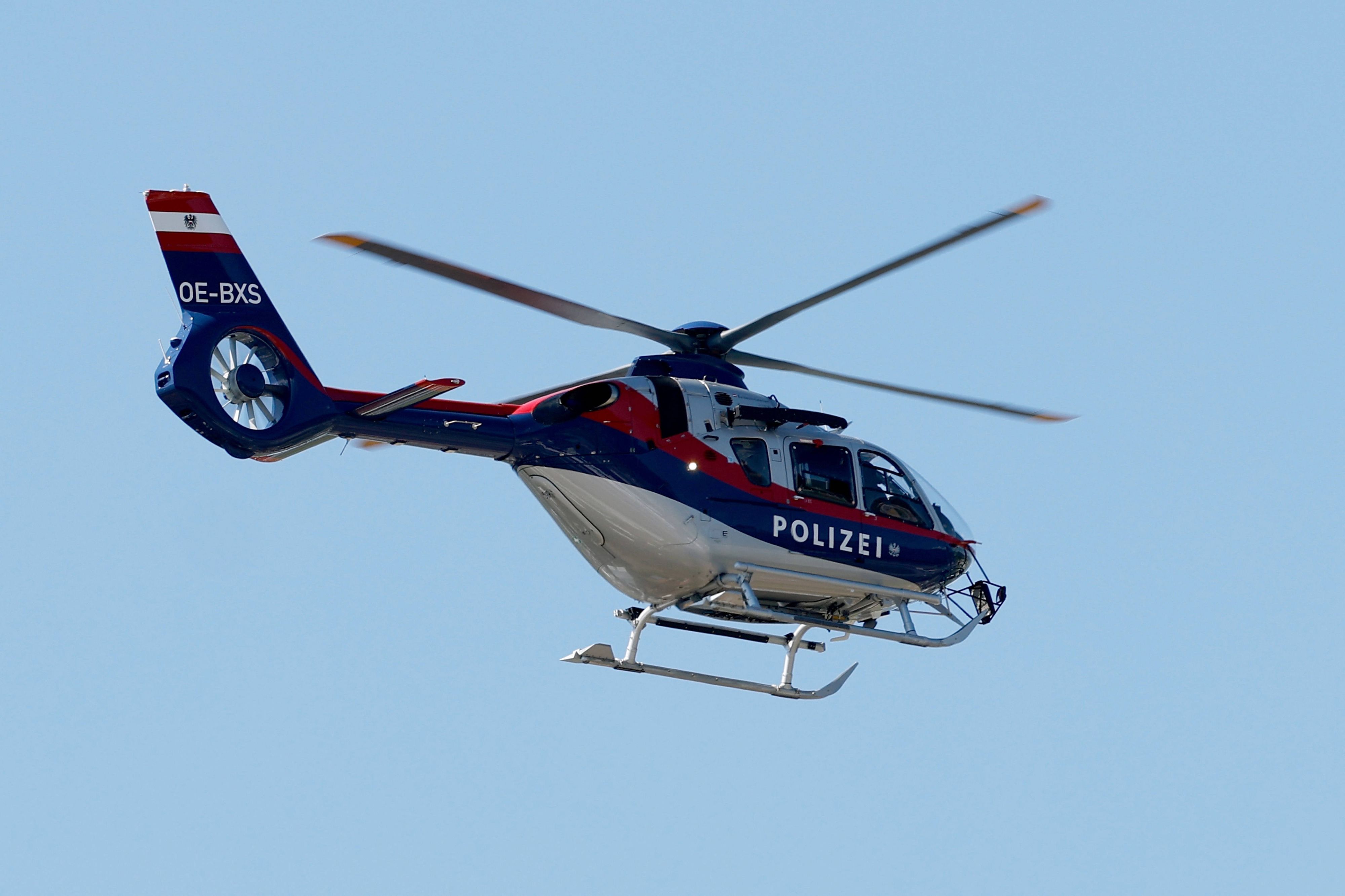 Die Männer wurden per Hubschrauber geborgen. (Symbolbild)