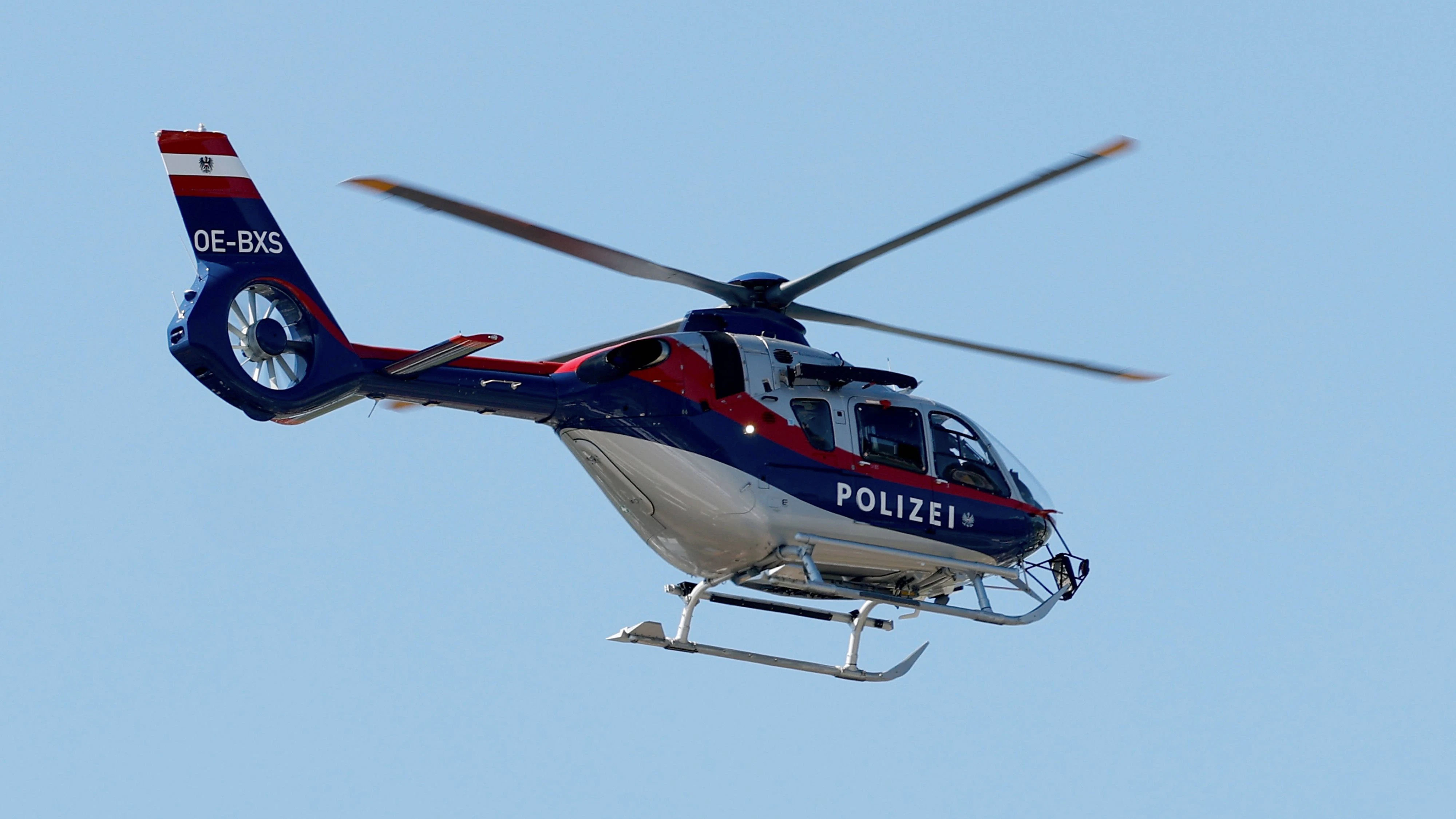 Die Männer wurden per Hubschrauber geborgen. (Symbolbild)