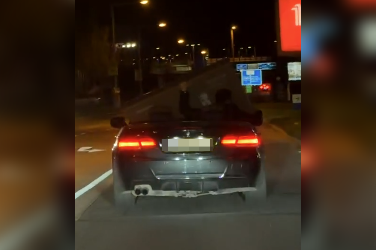 Heute.at - Flachbild-TV in Cabrio – Wiener sorgen für Lacher