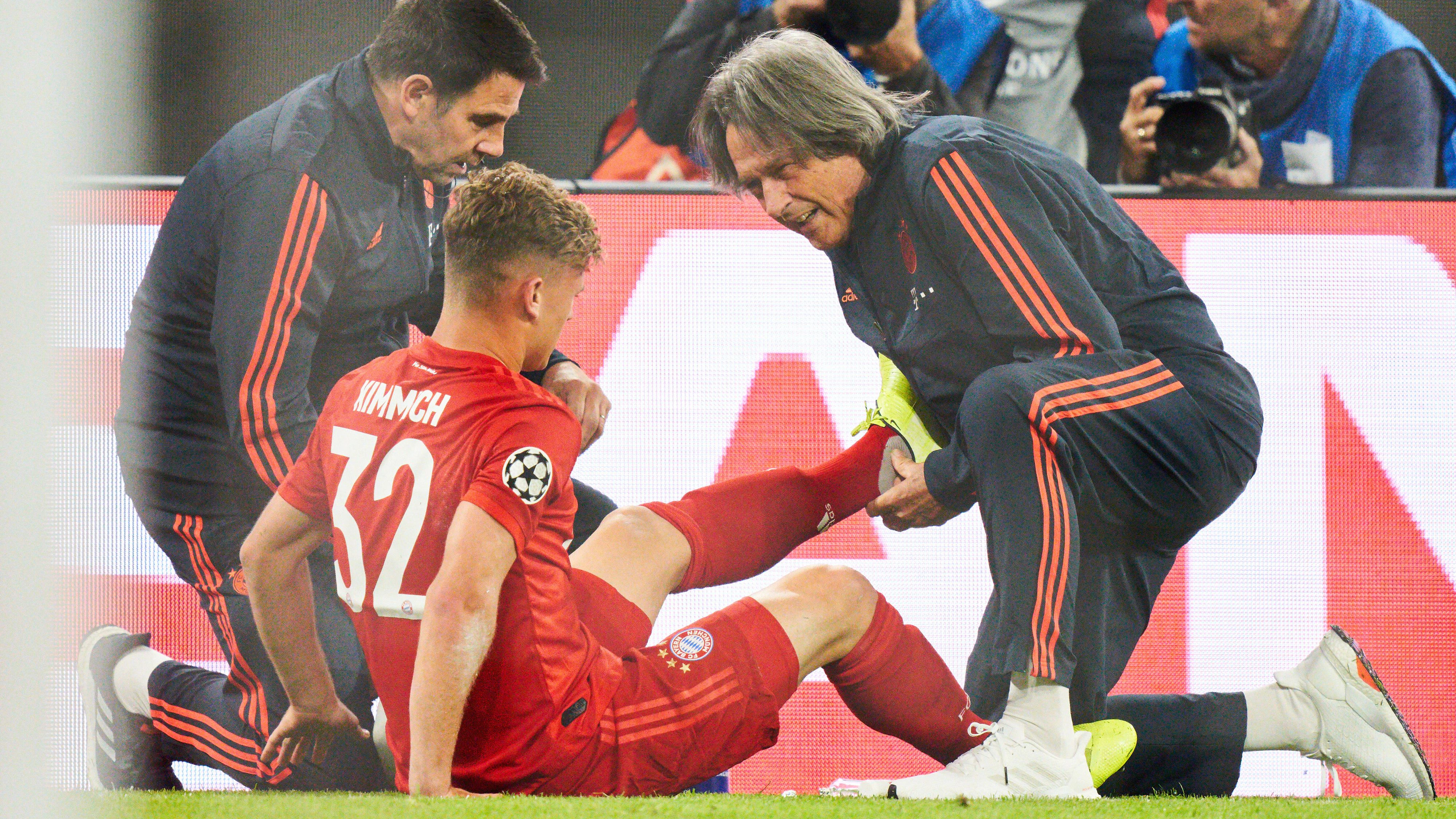 Müller-Wohlfahrt bei der Benandlung von Joshua Kimmich. 