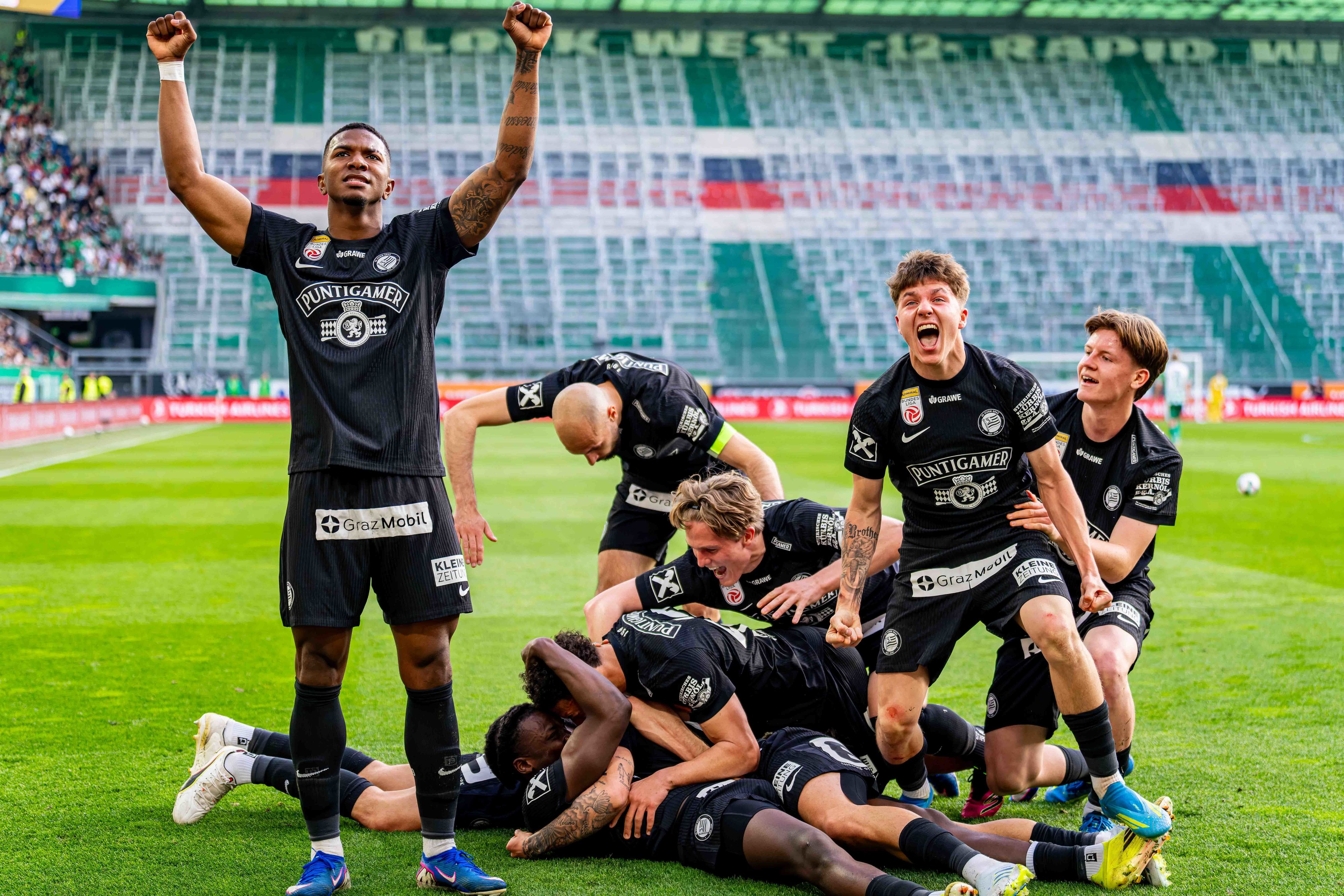 Sturm Graz feierte in einem klassischen Sechs-Punkte-Spiel den Sieg. 