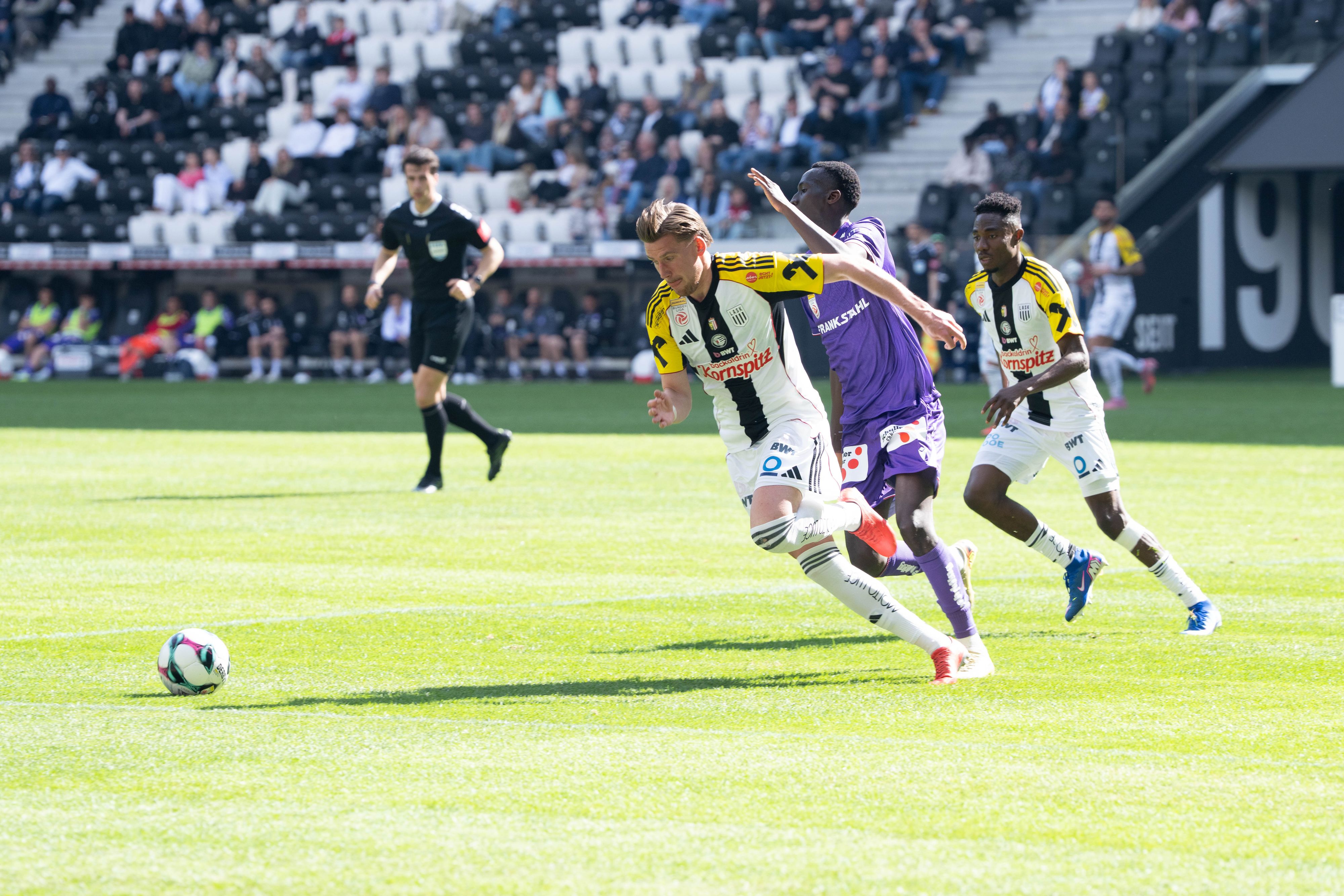 Heute.at - Die Austria geht in Unterzahl beim LASK unter