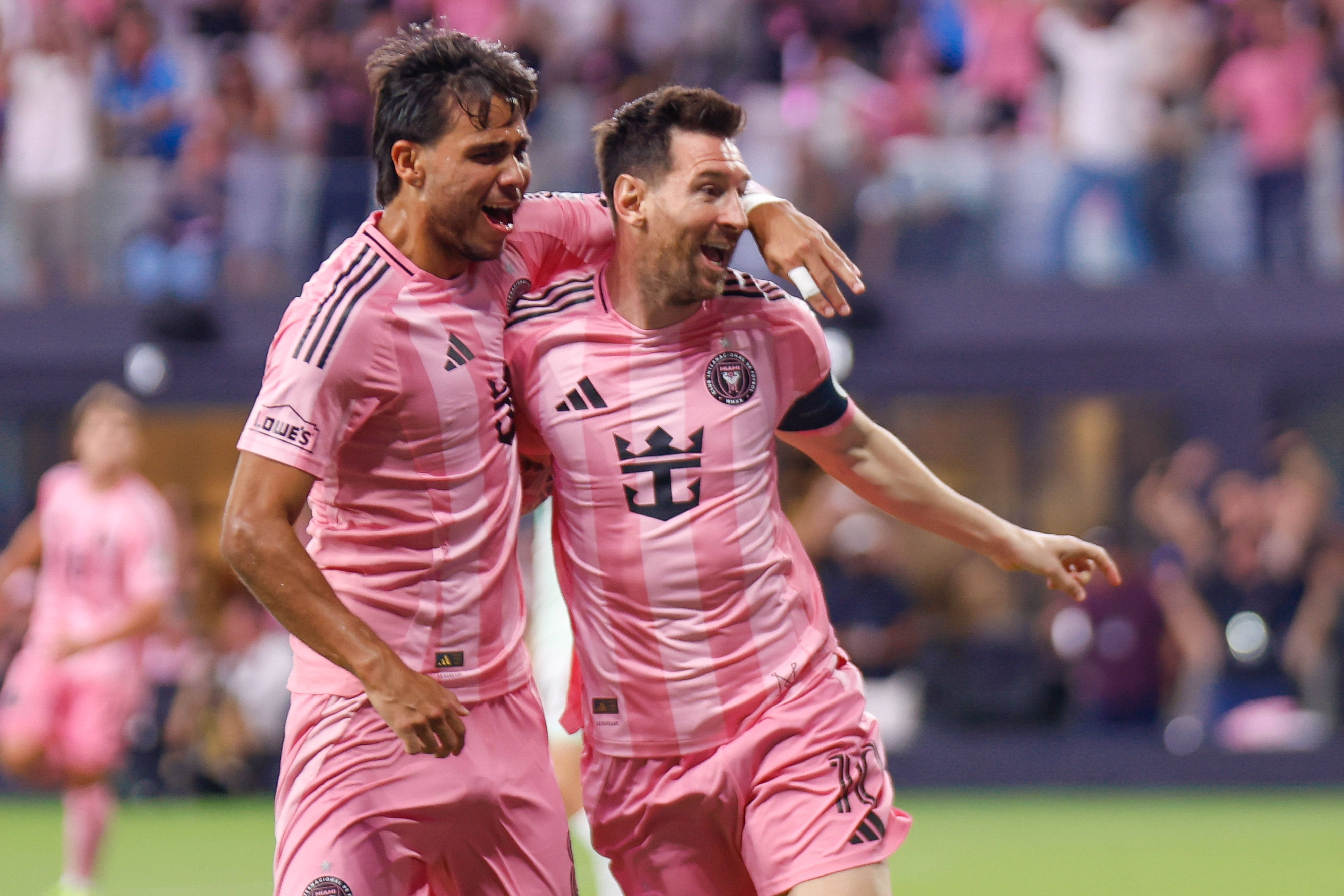 Lionel Messi und sein Teamkollege Telasco Segovia