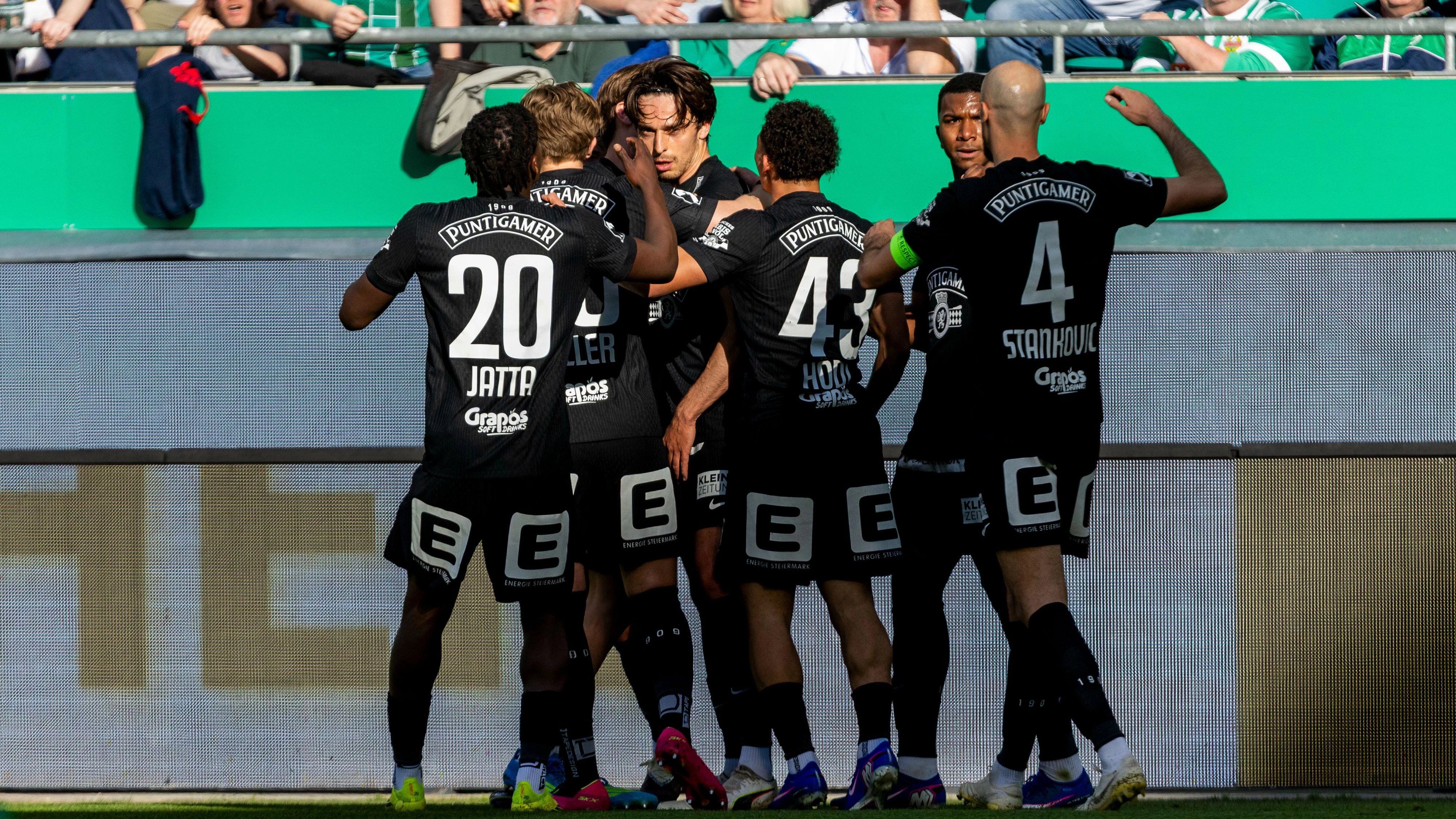  Albert Vallci lässt Sturm nach einem Eckball jubeln. 