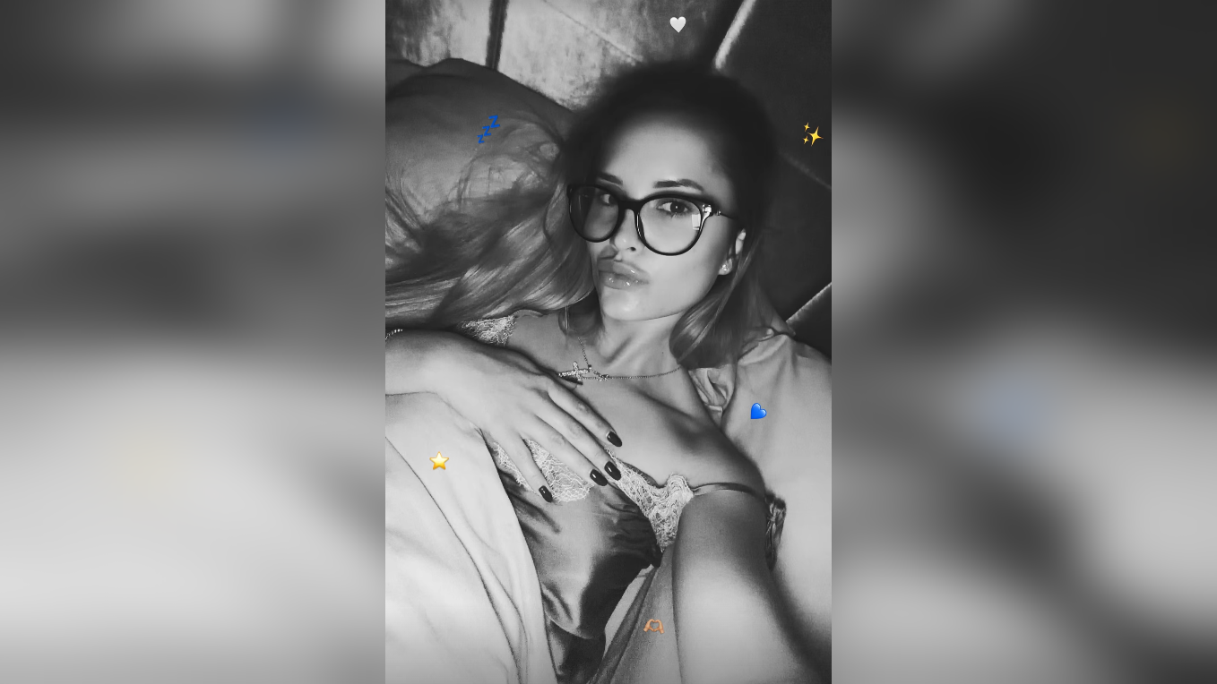 Davina Geiss sendet sexy Ostergrüße. 