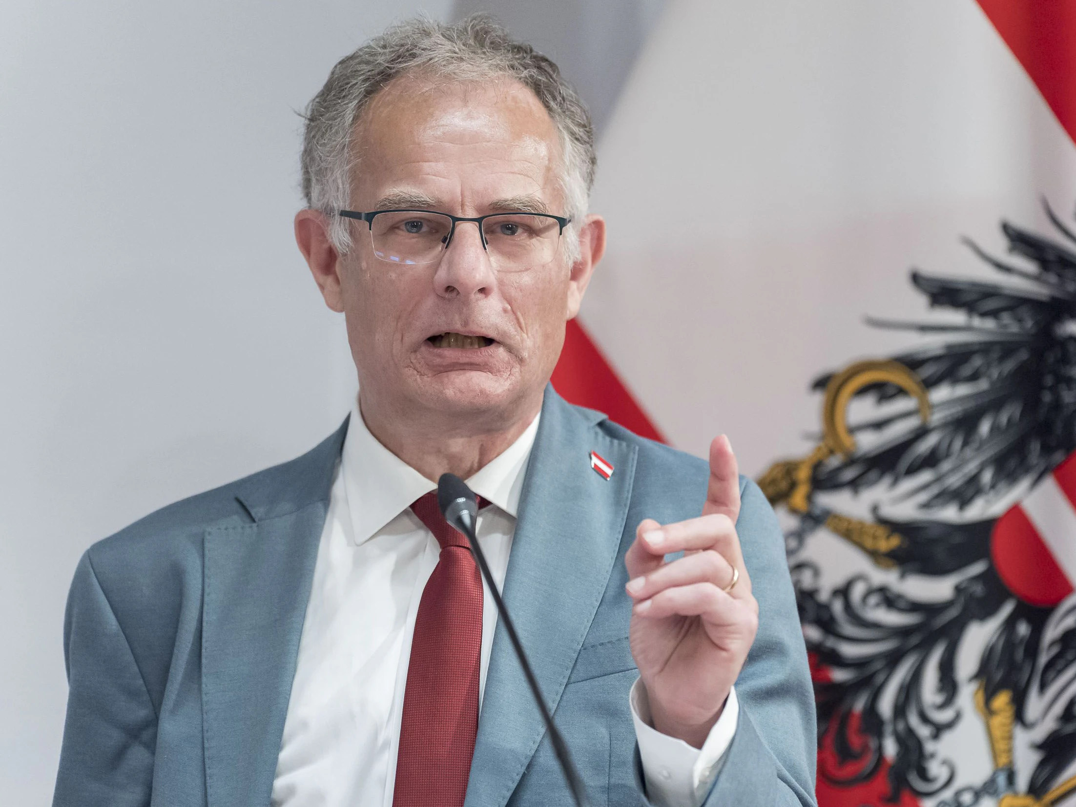 Finanzminister Markus Marterbauer (SPÖ) fährt ein scharfes Regiment gegen Finanzbetrug.